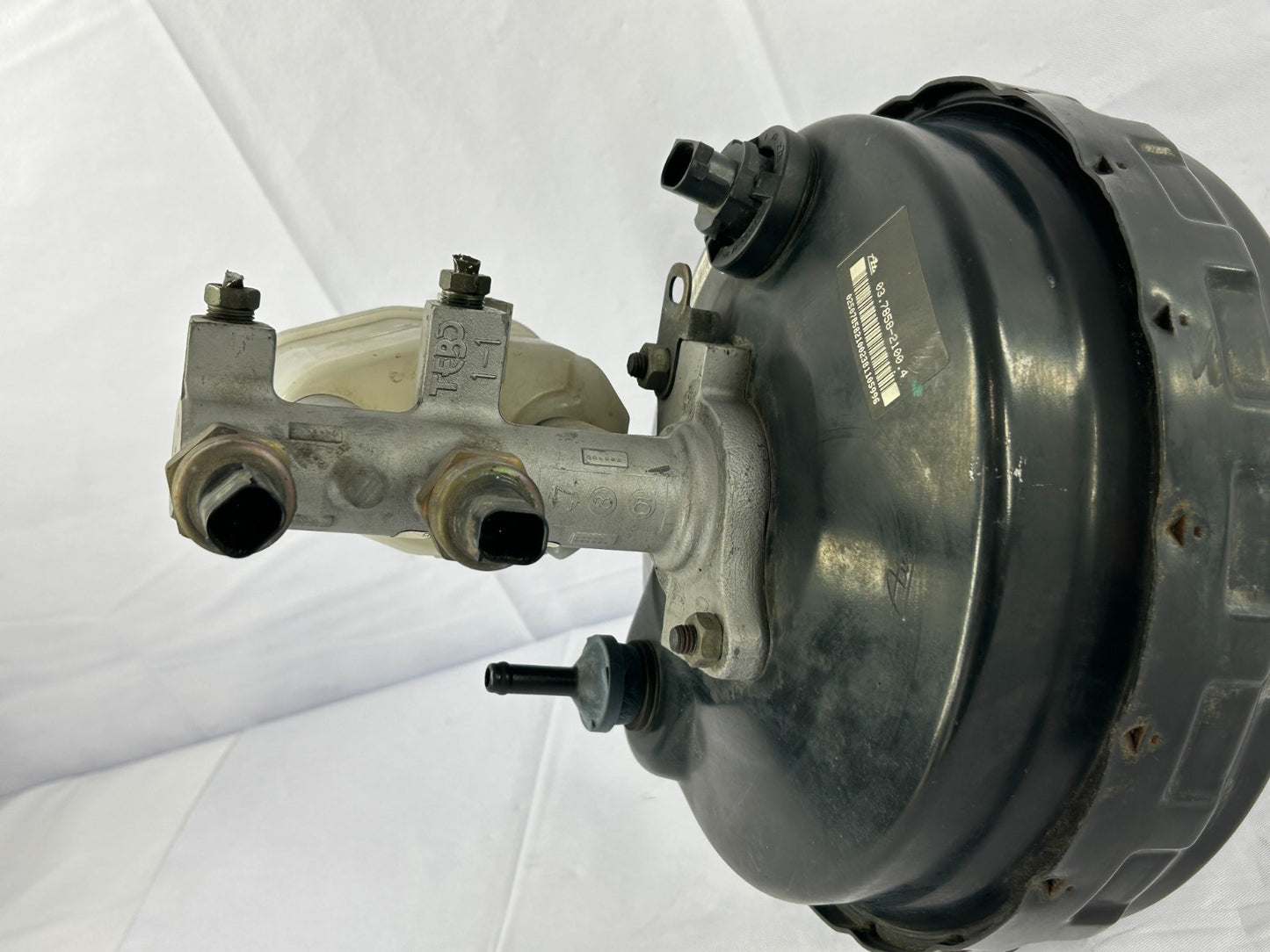 2001-2003 Toyota Sequoia Power Brake Booster Master Cylinder OEM 44610-0C030