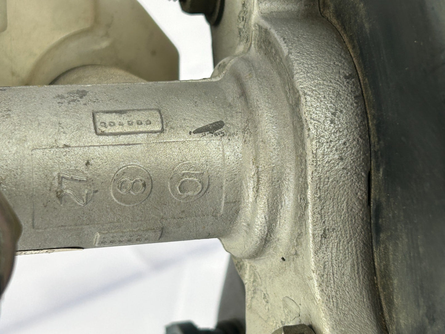 2001-2003 Toyota Sequoia Power Brake Booster Master Cylinder OEM 44610-0C030