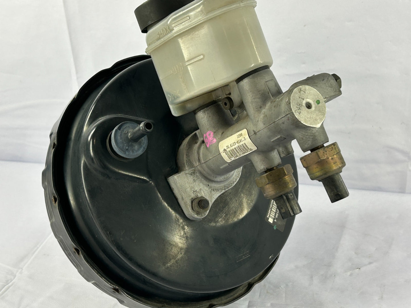 2001-2003 Toyota Sequoia Power Brake Booster Master Cylinder OEM 44610-0C030