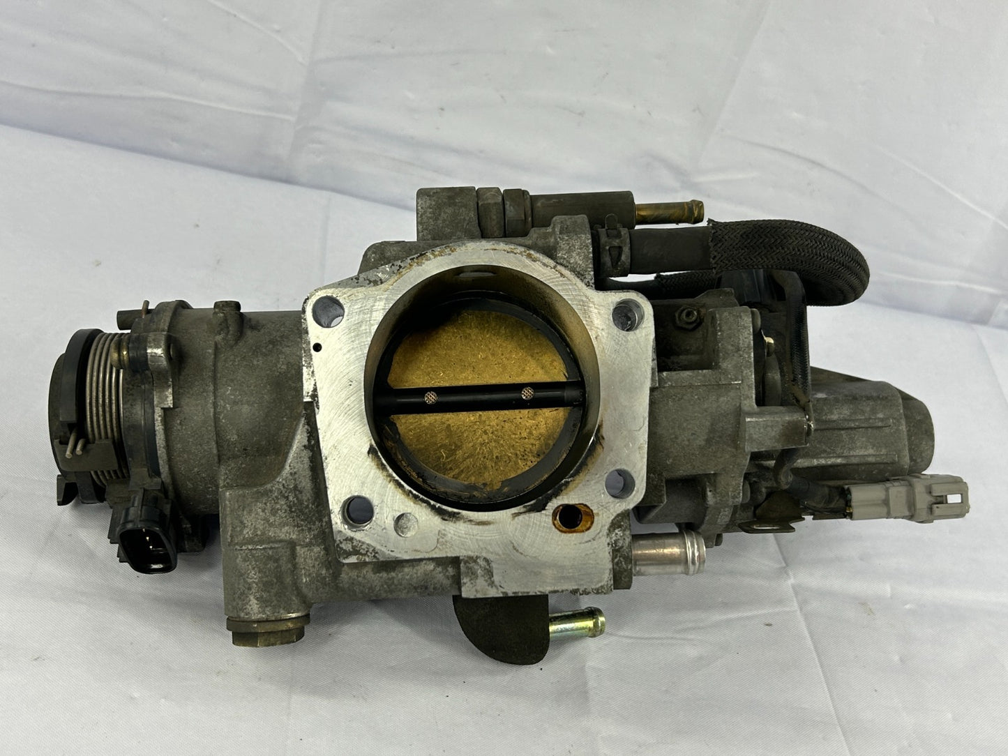 2001-2003 Toyota Sequoia Fuel Injection Throttle Body with Motor OEM 22030-50142