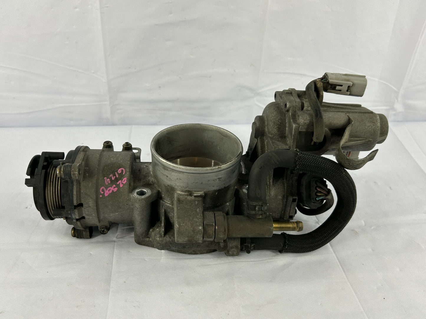 2001-2003 Toyota Sequoia Fuel Injection Throttle Body with Motor OEM 22030-50142