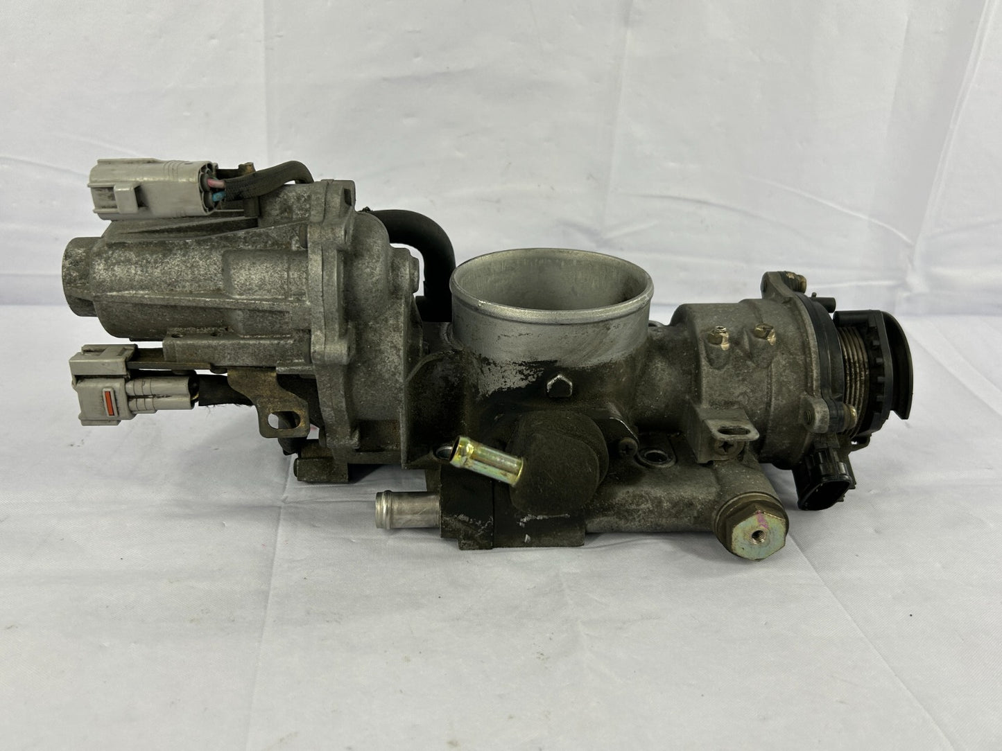 2001-2003 Toyota Sequoia Fuel Injection Throttle Body with Motor OEM 22030-50142
