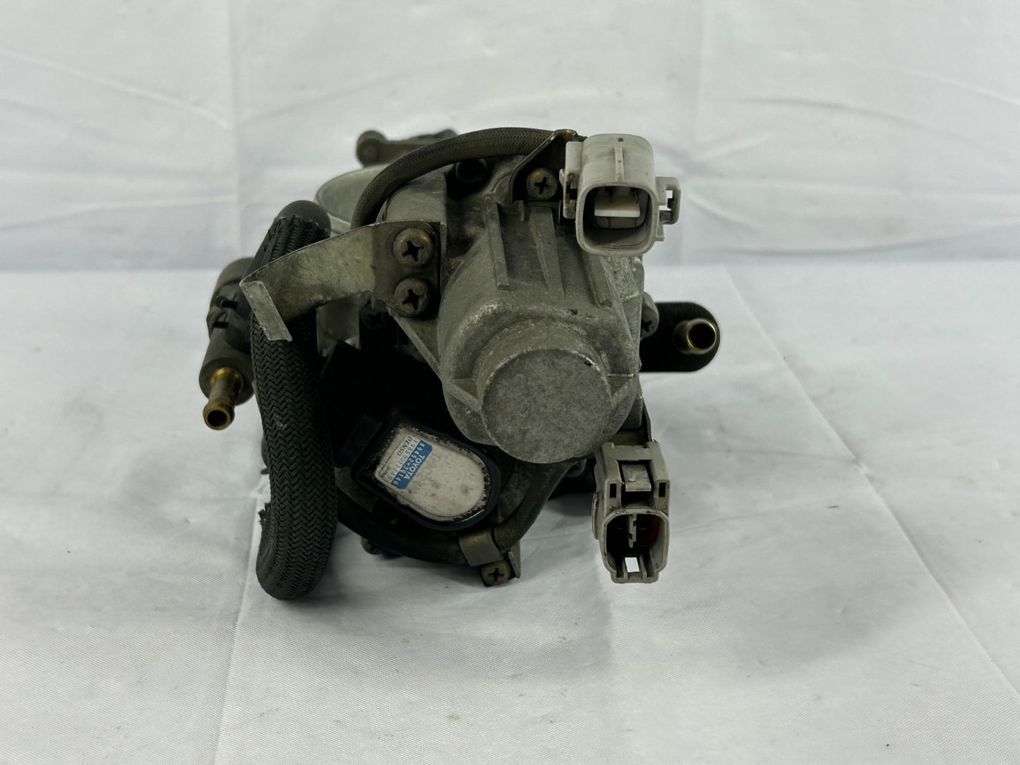 2001-2003 Toyota Sequoia Fuel Injection Throttle Body with Motor OEM 22030-50142