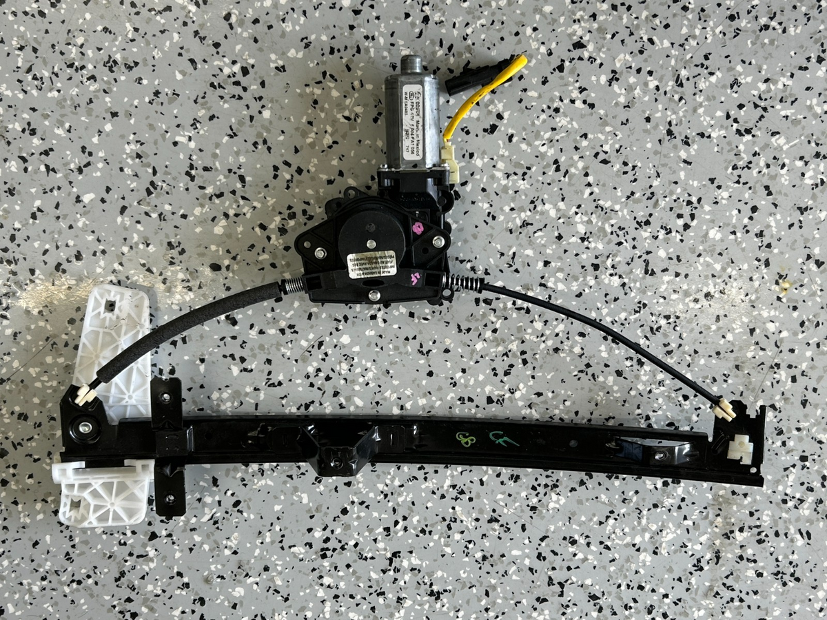 00-04 Jeep Grand Cherokee Front Left Door Window Regulator Motor OEM 55363287AE