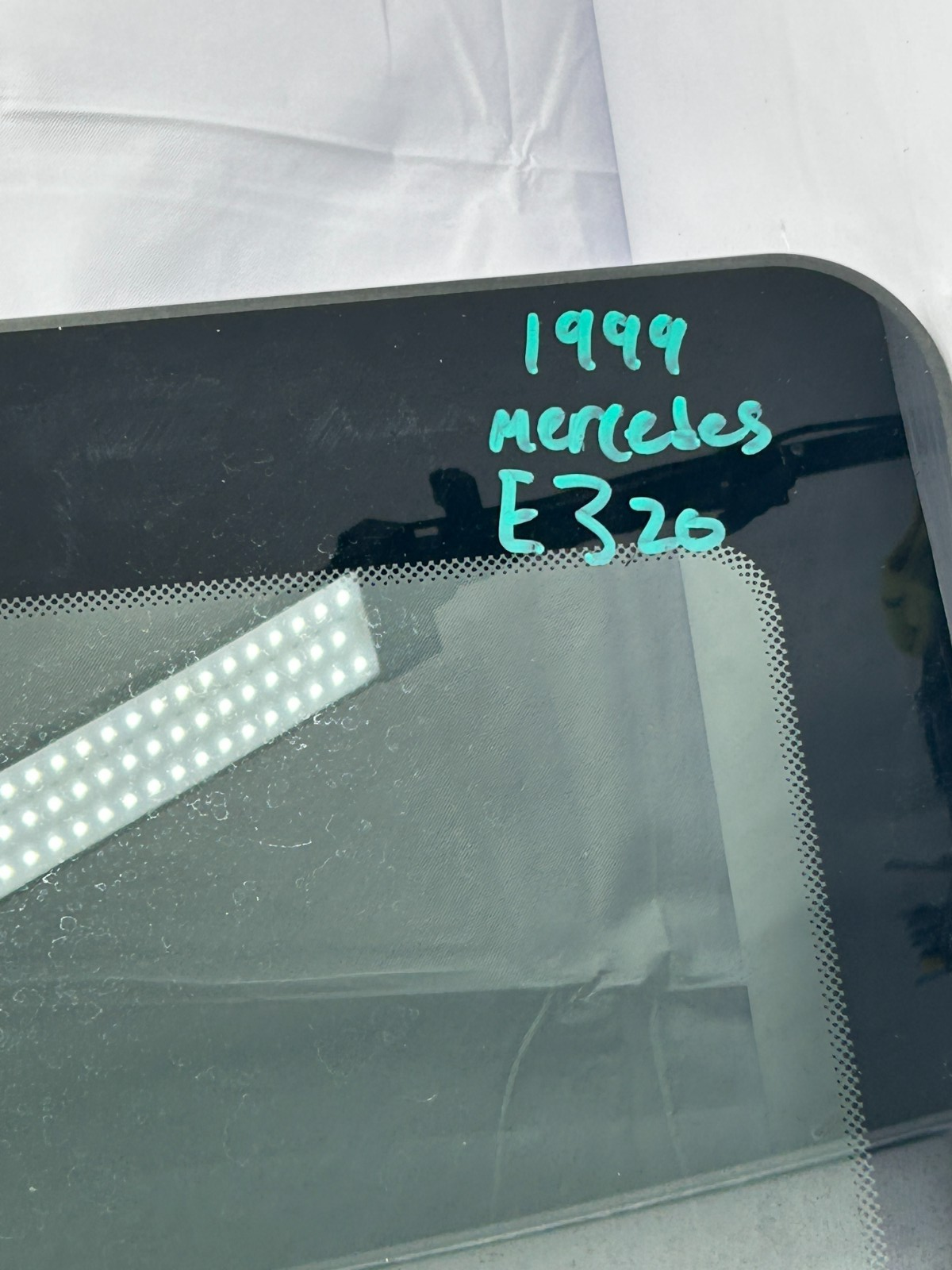 1996-2003 Mercedes E320 Sunroof Moonroof Sliding Glass Panel OEM 210-780-02-21