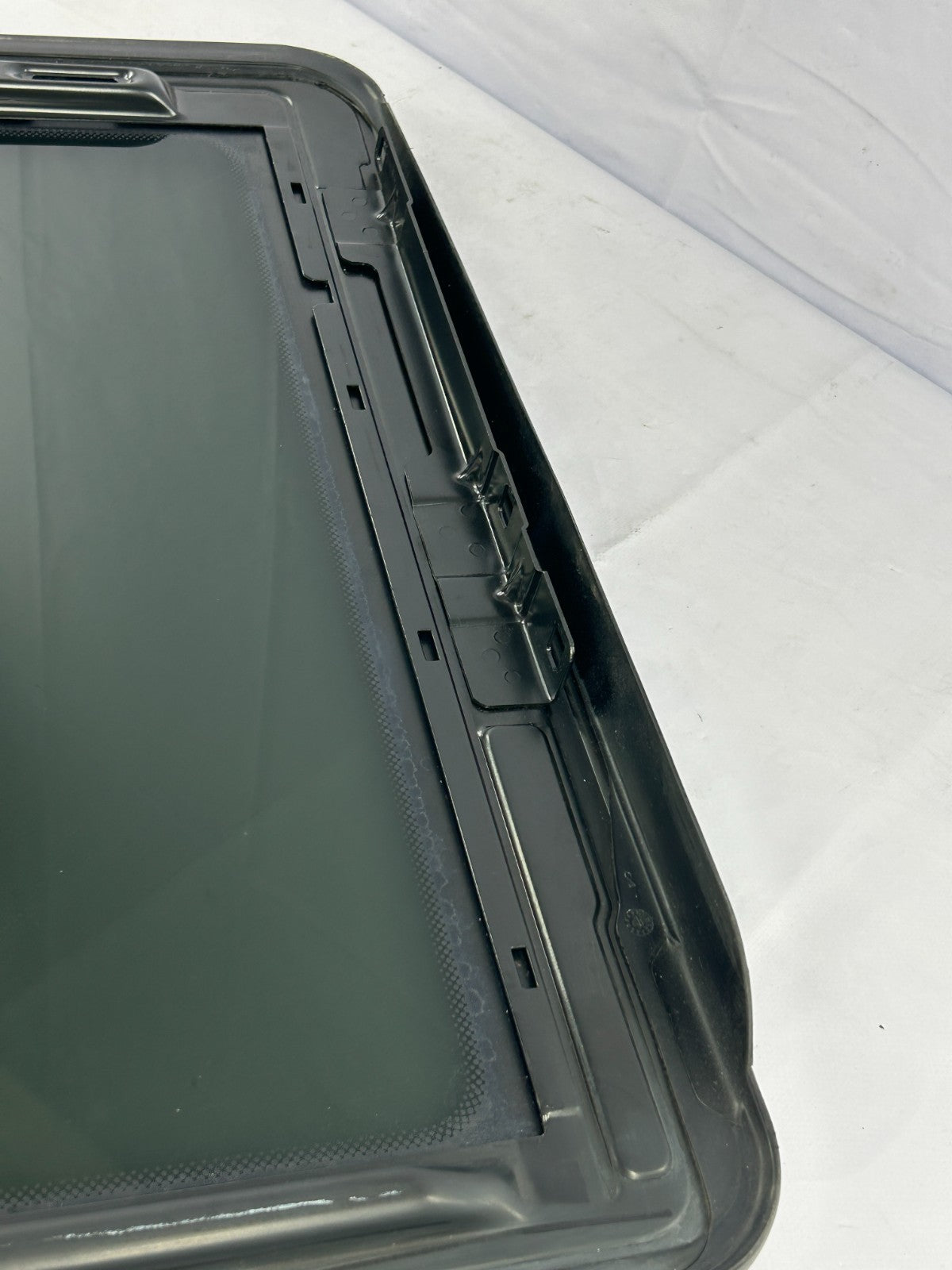1996-2003 Mercedes E320 Sunroof Moonroof Sliding Glass Panel OEM 210-780-02-21