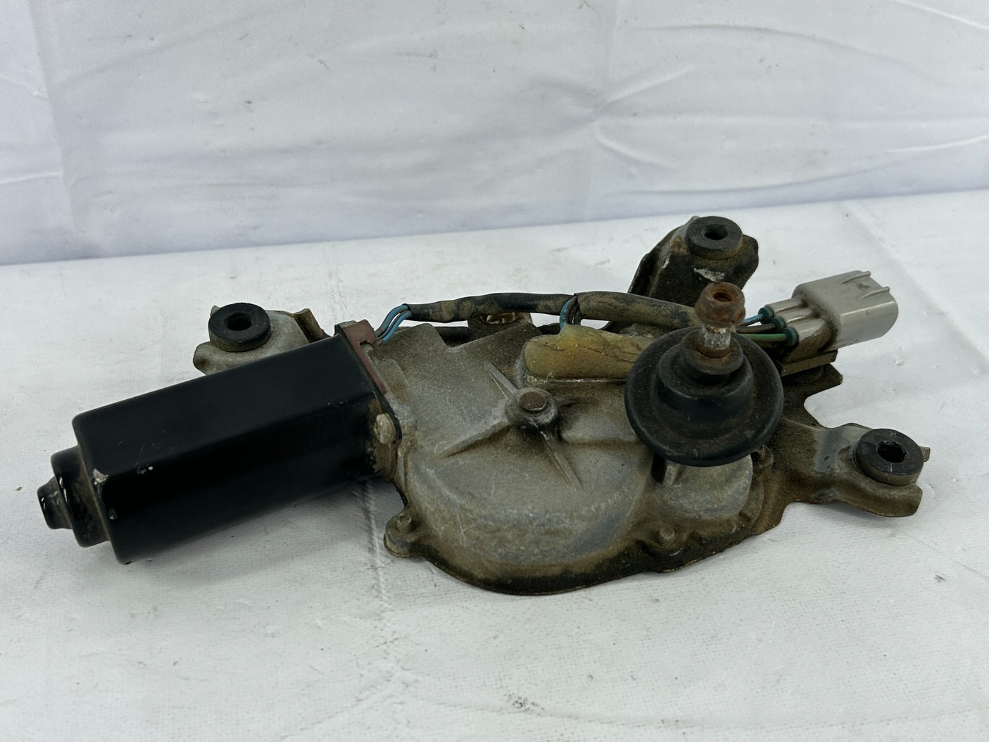 2001-2007 Toyota Sequoia Rear Windshield Wiper Motor Assembly OEM 85130-34010