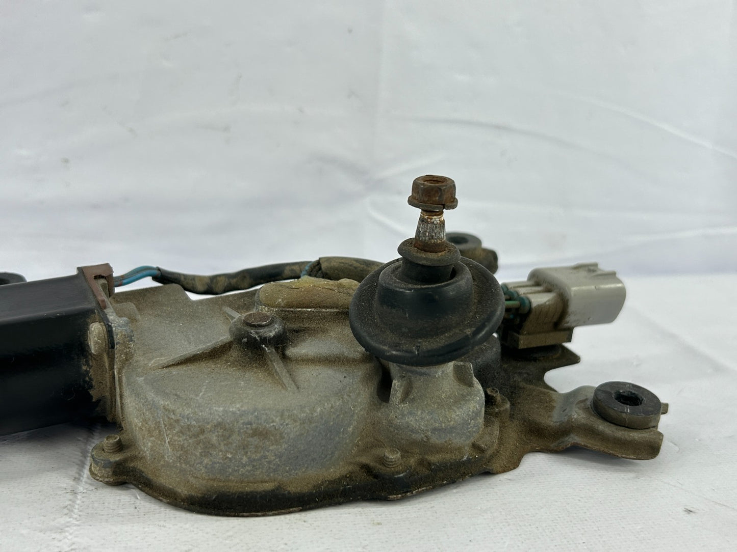 2001-2007 Toyota Sequoia Rear Windshield Wiper Motor Assembly OEM 85130-34010