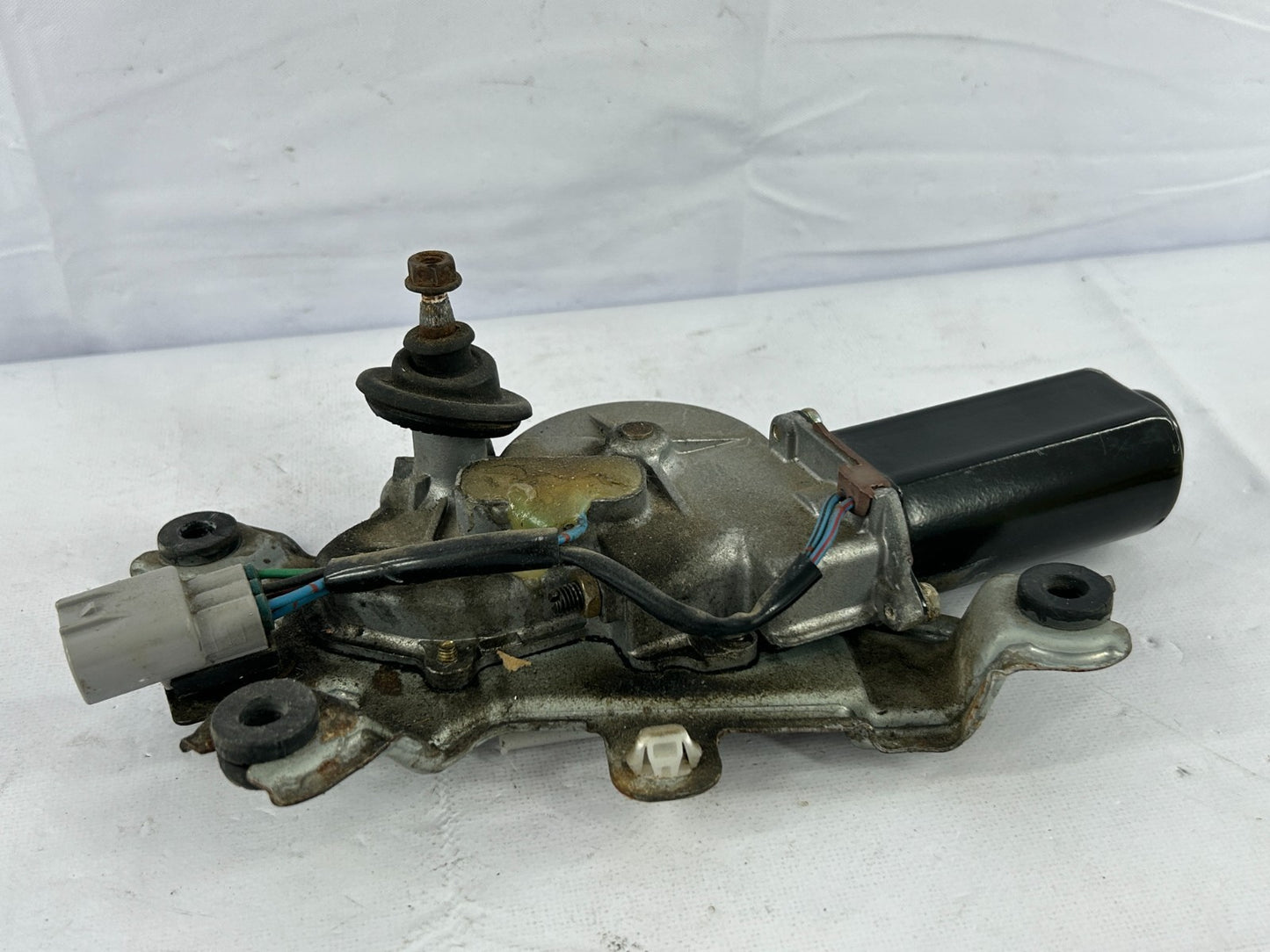 2001-2007 Toyota Sequoia Rear Windshield Wiper Motor Assembly OEM 85130-34010