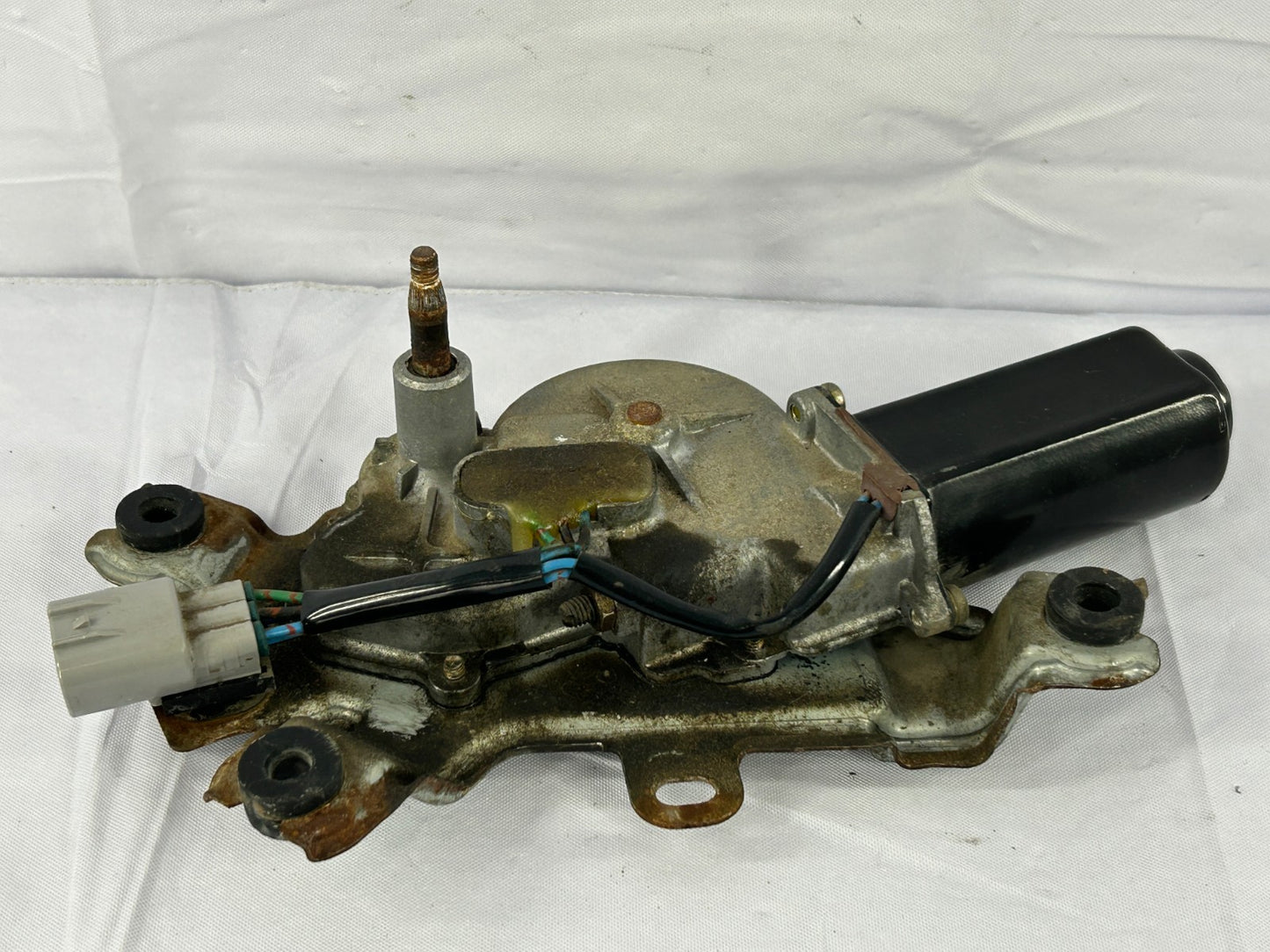 2001-2007 Toyota Sequoia Rear Windshield Wiper Motor Assembly OEM 85130-34010