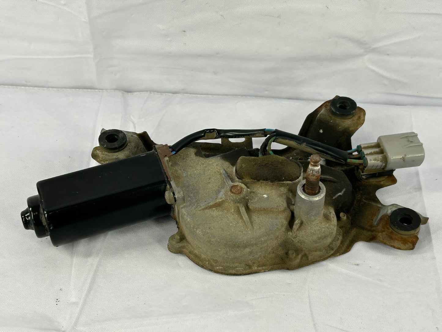 2001-2007 Toyota Sequoia Rear Windshield Wiper Motor Assembly OEM 85130-34010