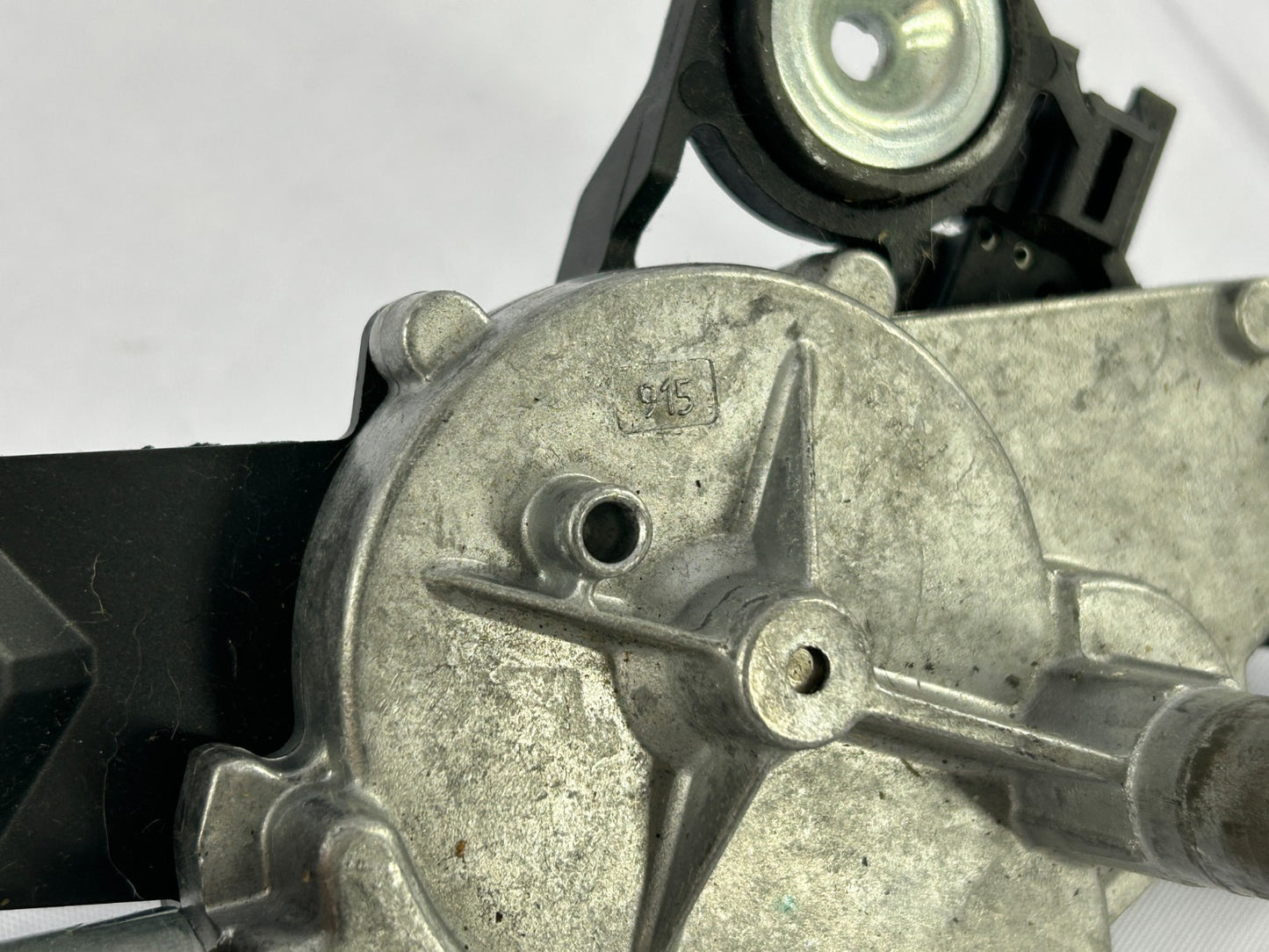 2005-2011 Volvo V50 Rear Window Windshield Wiper Motor Assembly OEM 31218473