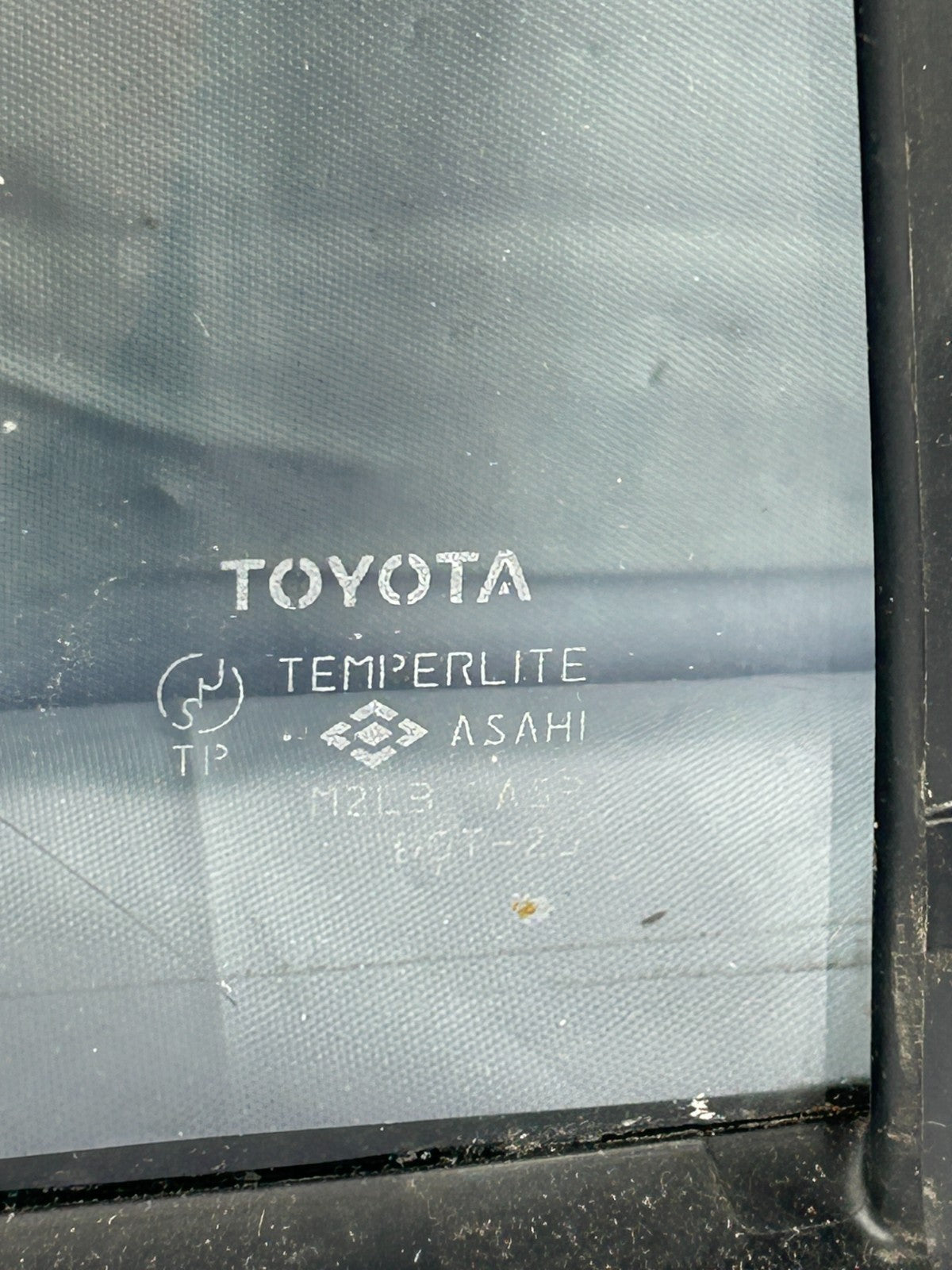 01-07 Toyota Highlander Rear Right Door Window Vent Fixed Glass OEM 68123-48070