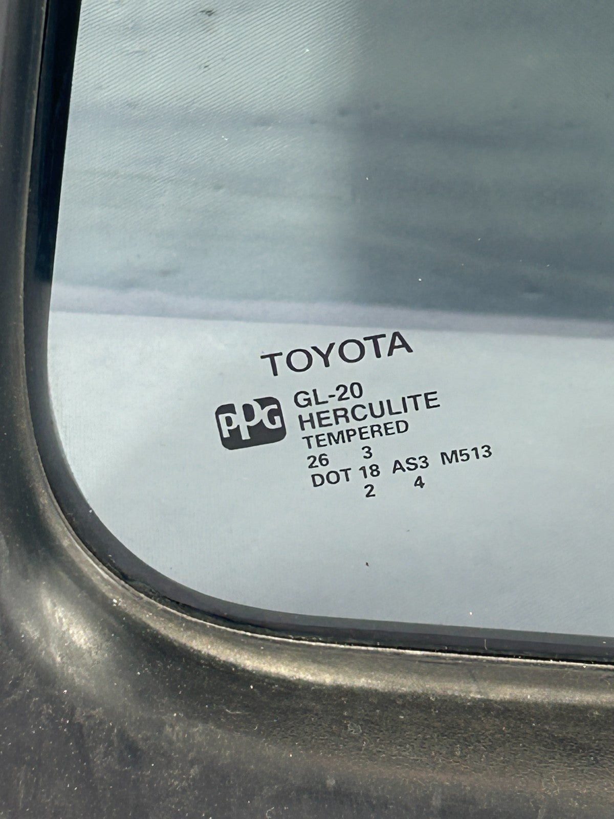 01-05 Toyota Sequoia Rear Right Door Vent Glass Quarter Window OEM 68188-0C010
