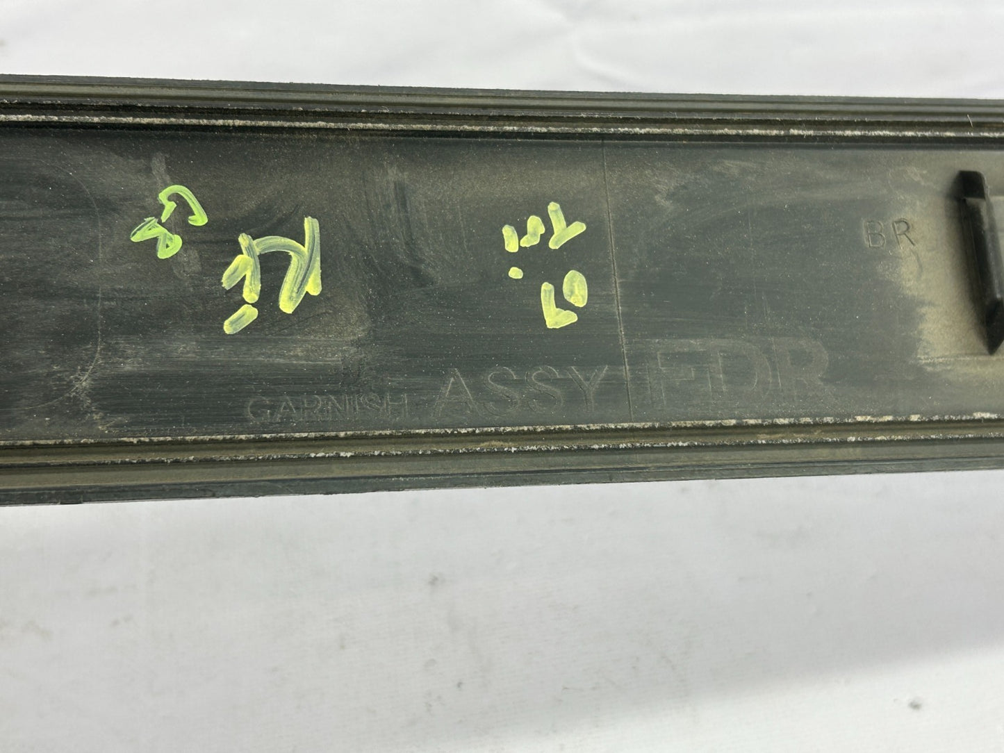 06-14 Subaru Tribeca Front Right Passenger Side Door Molding Trim OEM 91112XA04A