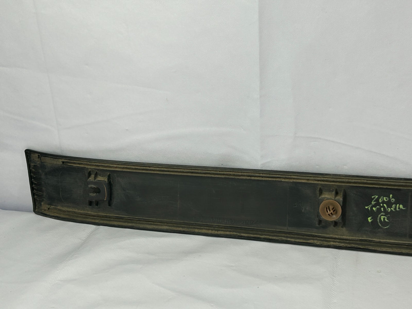 06-14 Subaru Tribeca Front Right Passenger Side Door Trim Molding OEM 91112XA04A