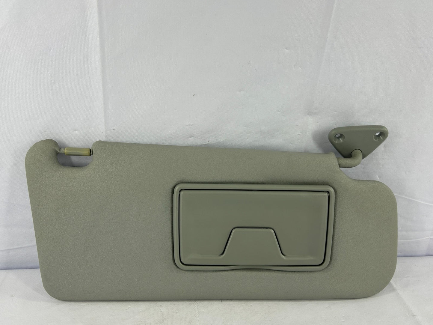 07-09 Mitsubishi Outlander Right Passenger Side Sun Visor Gray OEM 7620A054HA