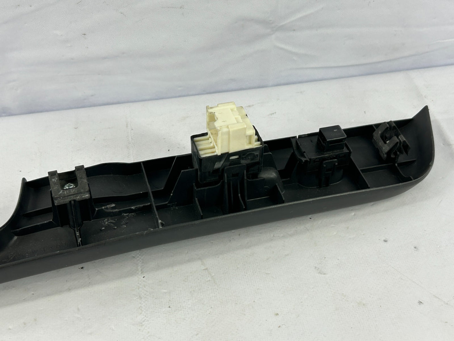 96-99 Nissan Pathfinder Front Right Power Window Switch & Bezel OEM 80960-0W212