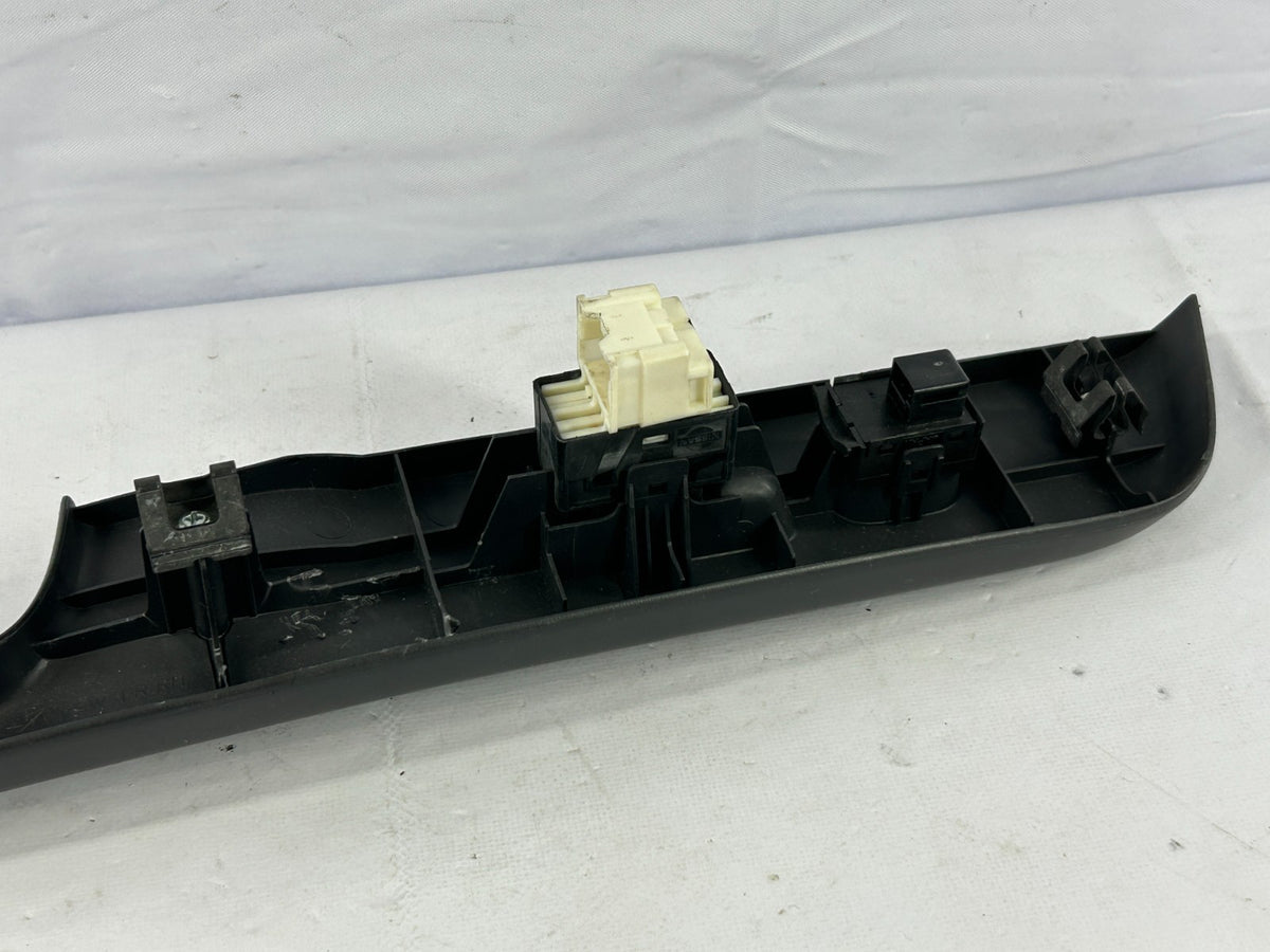 96-99 Nissan Pathfinder Front Right Power Window Switch & Bezel OEM 80960-0W212