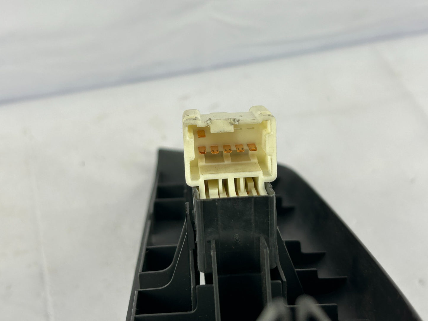 96-99 Nissan Pathfinder Front Right Power Window Switch & Bezel OEM 80960-0W212