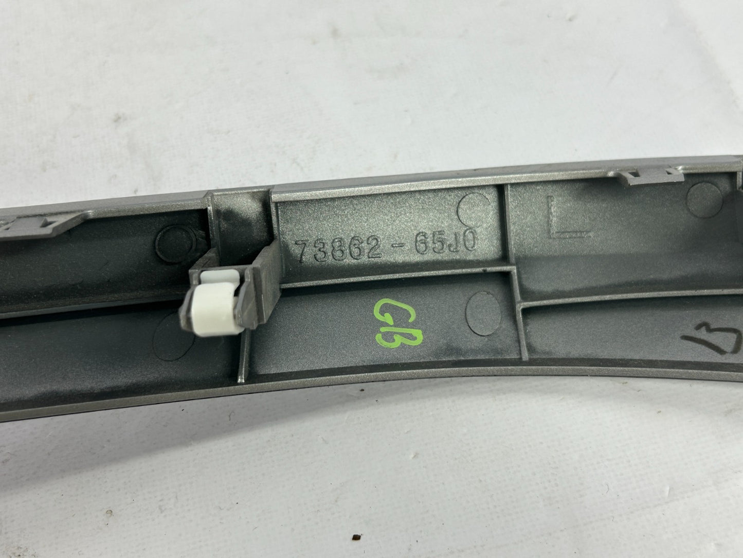 2006-2009 Suzuki Grand Vitara Left Side Center Console Trim Bezel OEM 73862-65J0
