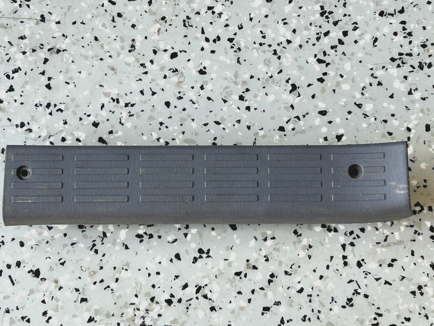 1996-2002 Toyota 4Runner Rear Right Side Door Scuff Plate Trim OEM 67917-35010