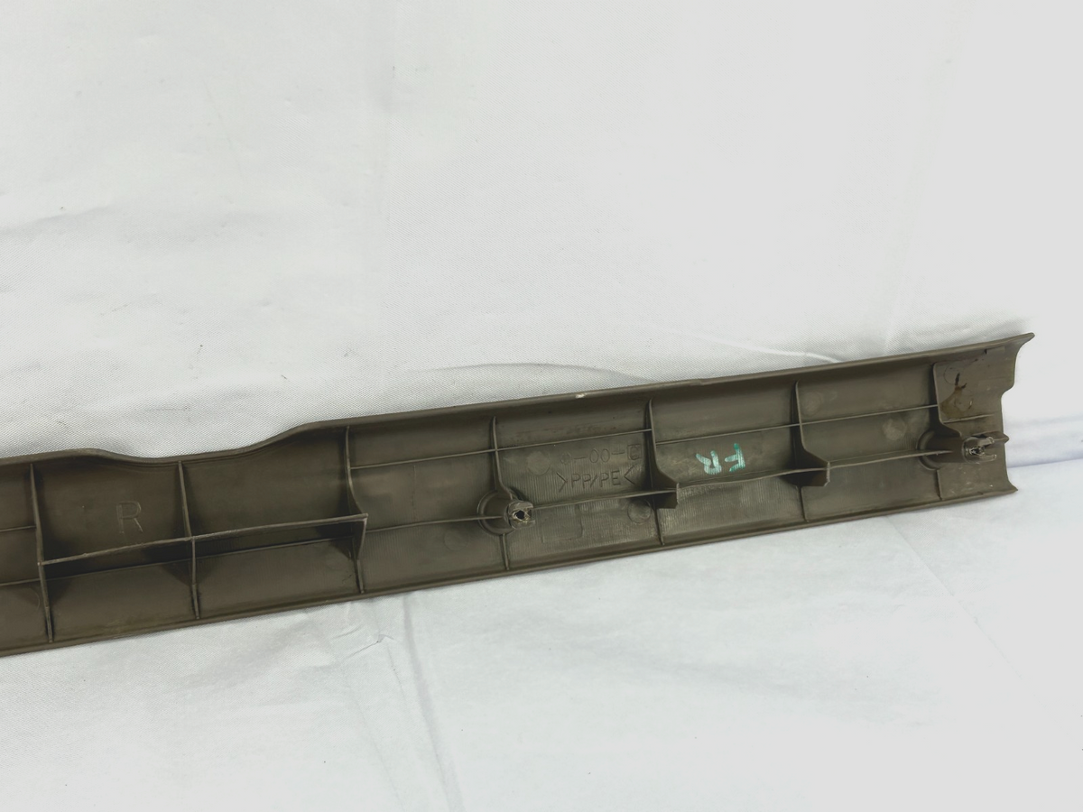 1996-2002 Toyota 4Runner Front Right Door Sill Scuff Plate Trim OEM 67913-35010