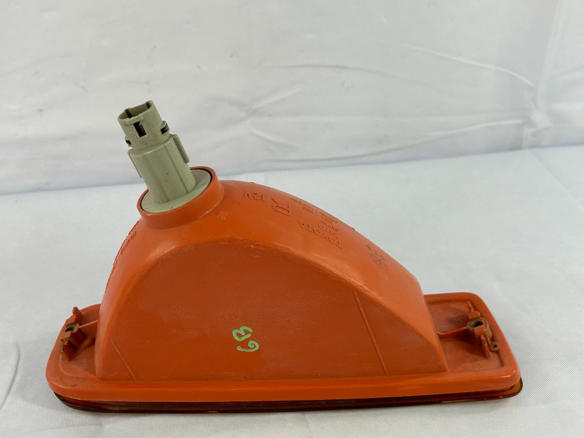 1999-02 Toyota 4Runner Front Right Side Turn Signal Bumper Light OEM 81510-35120