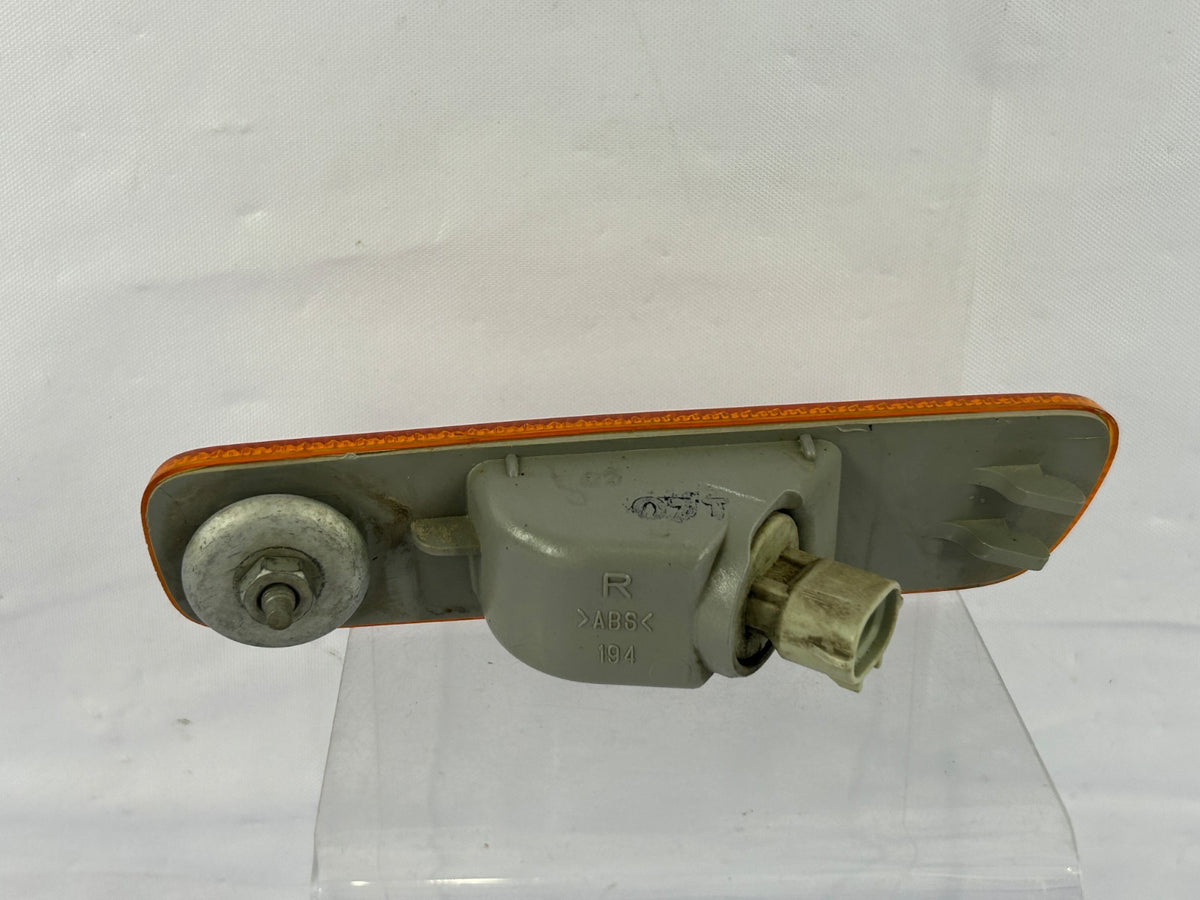 1999-2003 Lexus RX300 Right Side Fender Marker Turn Signal Light OEM 81731-48010