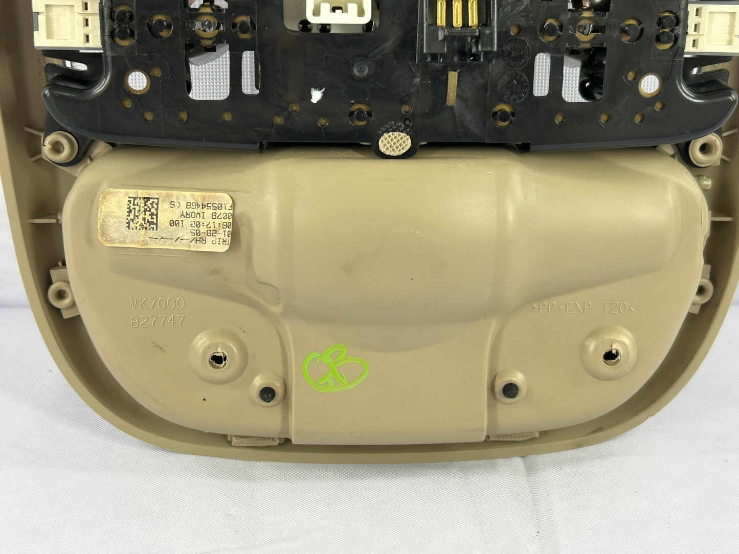 2004-2006 Toyota Sienna Overhead Console Dome Light Homelink OEM 63650-08050-A0