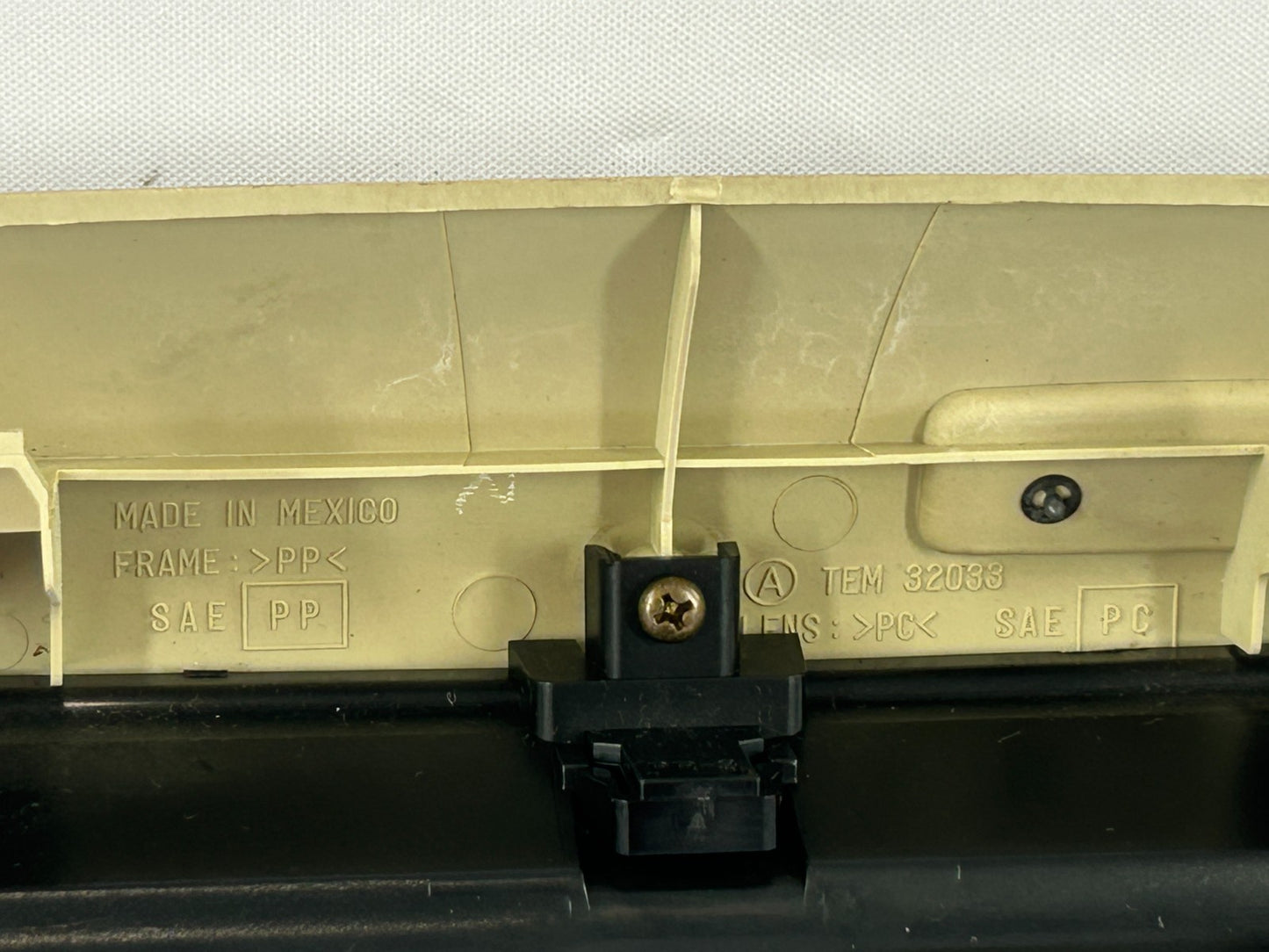 2000-2004 Subaru Outback Overhead Console Dome Map Light Beige OEM 92151AC002GF