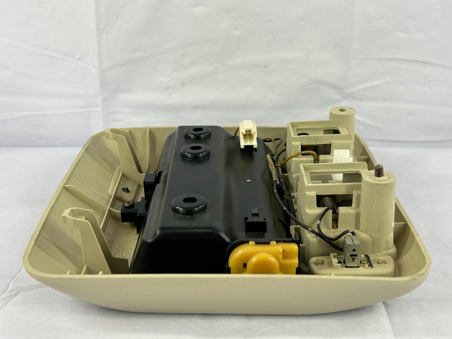 2000-2004 Subaru Outback Overhead Console Dome Map Light Beige OEM 92151AC002GF