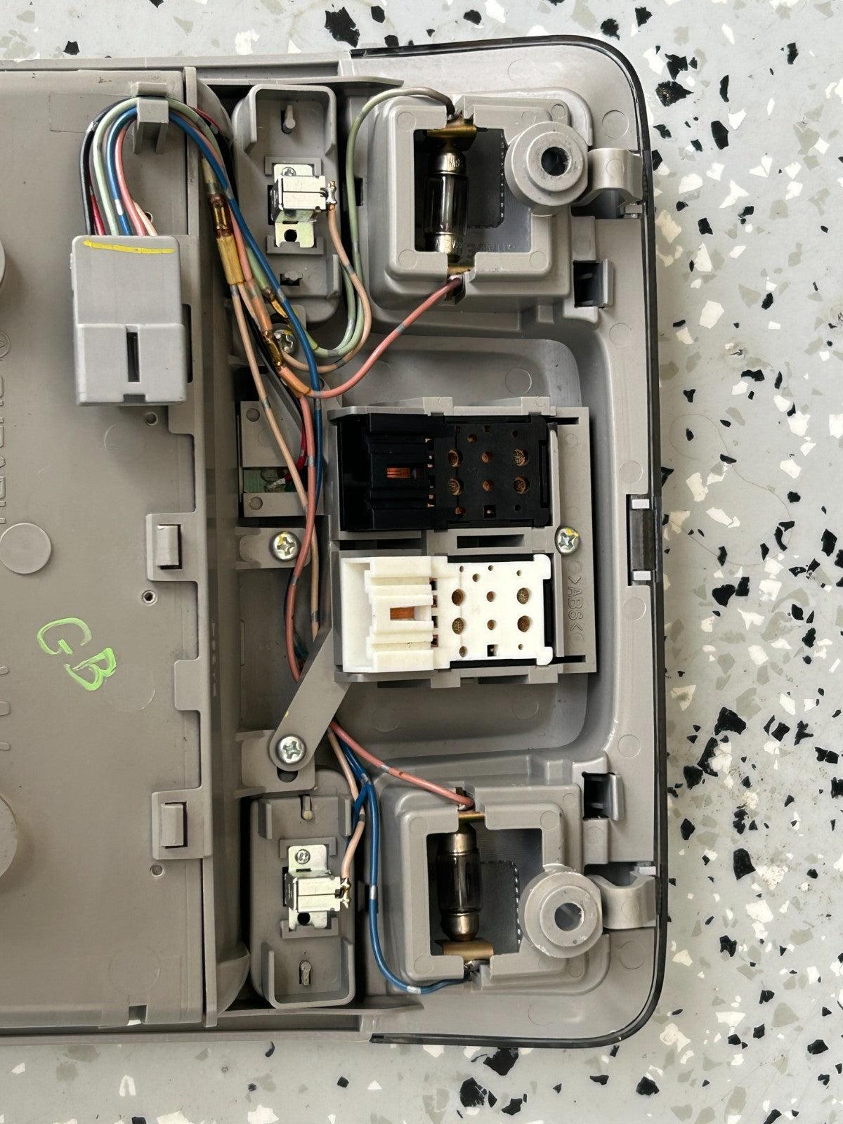 06-07 Subaru Tribeca Front Overhead Console & Sunroof Switch 92151XA00AEU