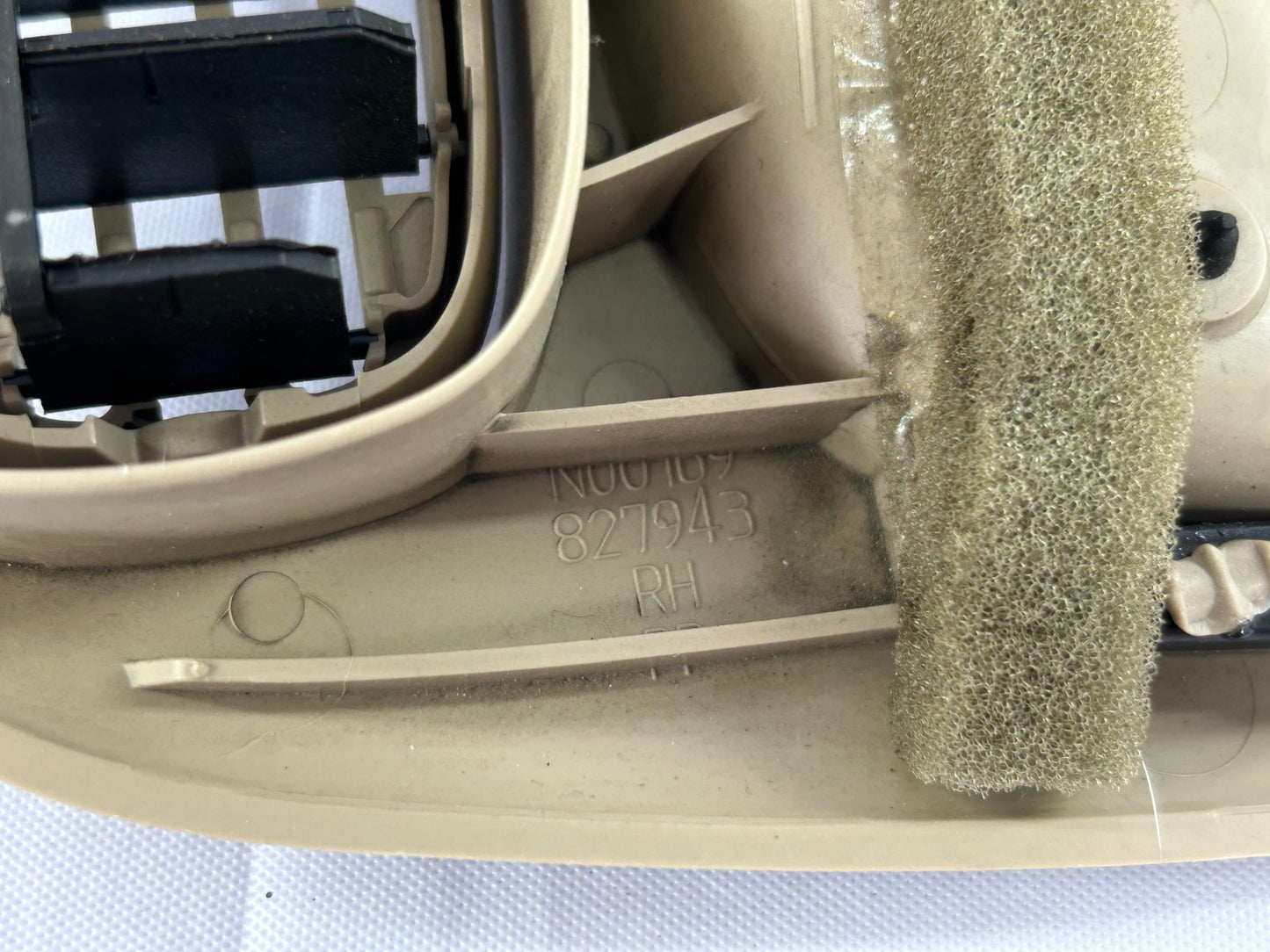 04-10 Toyota Sienna Rear Right Grab Handle Air Vent Dome Light OEM 63610-08080