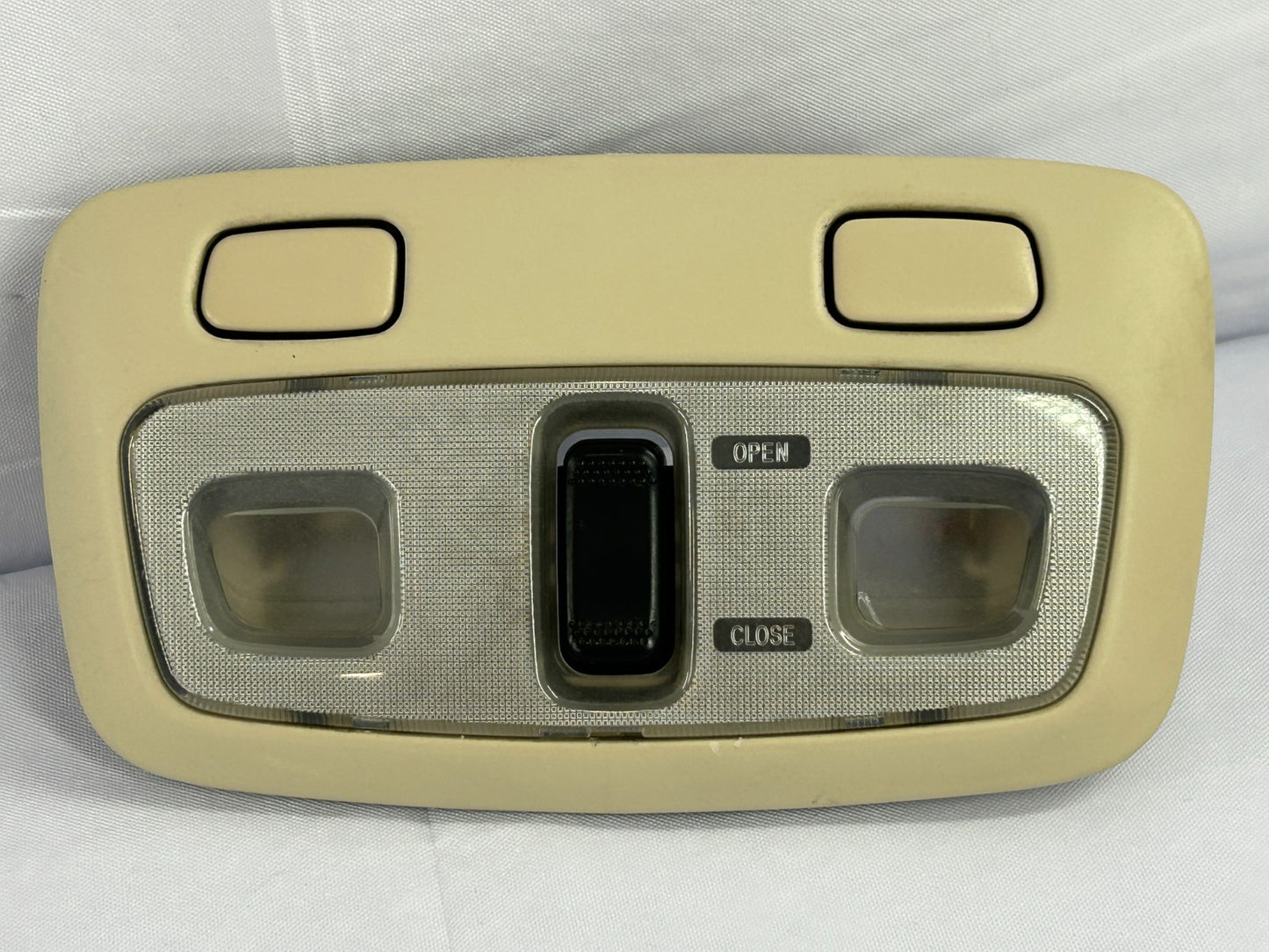 2000-2001 Subaru Outback Front Center Dome Light & Sunroof Switch 84601AE02AGF