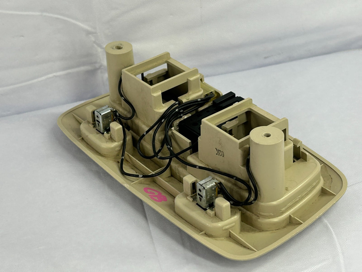 2000-2001 Subaru Outback Front Center Dome Light & Sunroof Switch 84601AE02AGF