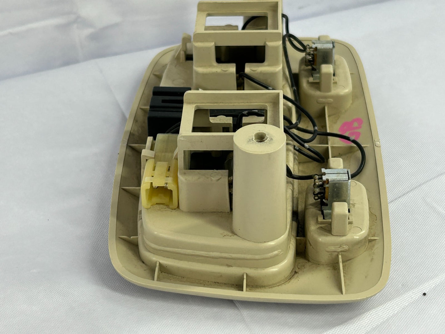 2000-2001 Subaru Outback Front Center Dome Light & Sunroof Switch 84601AE02AGF