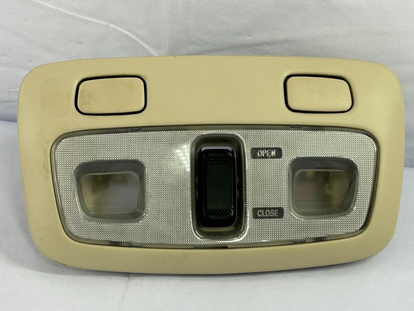 2000-2001 Subaru Outback Front Center Dome Light Lamp Assembly OEM 84621AE020OB