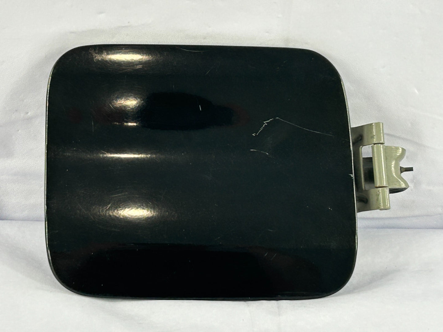 2002-2007 Subaru Impreza Rear Fuel Filler Door Lid Assembly OEM 57601FE010