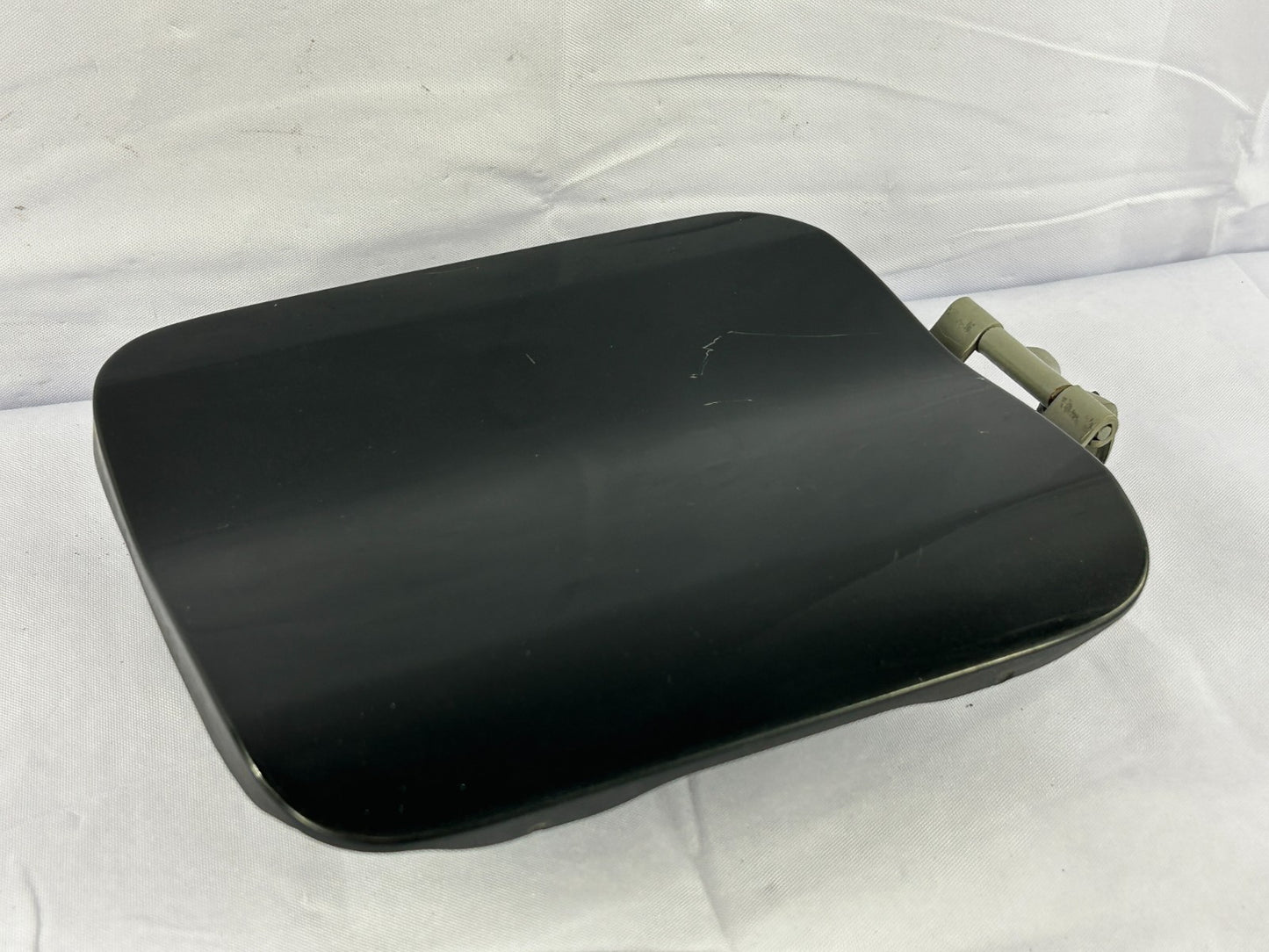 2002-2007 Subaru Impreza Rear Fuel Filler Door Lid Assembly OEM 57601FE010
