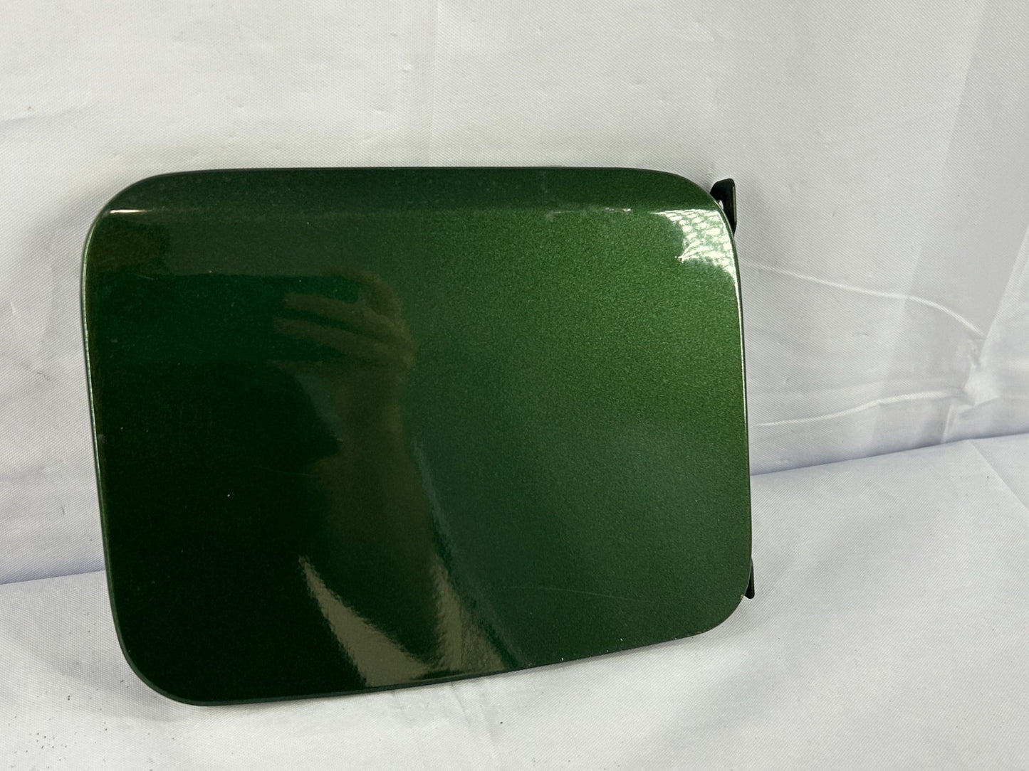 2002-2007 Subaru Impreza Rear Fuel Tank Filler Door Lid Assembly OEM 57601FE000