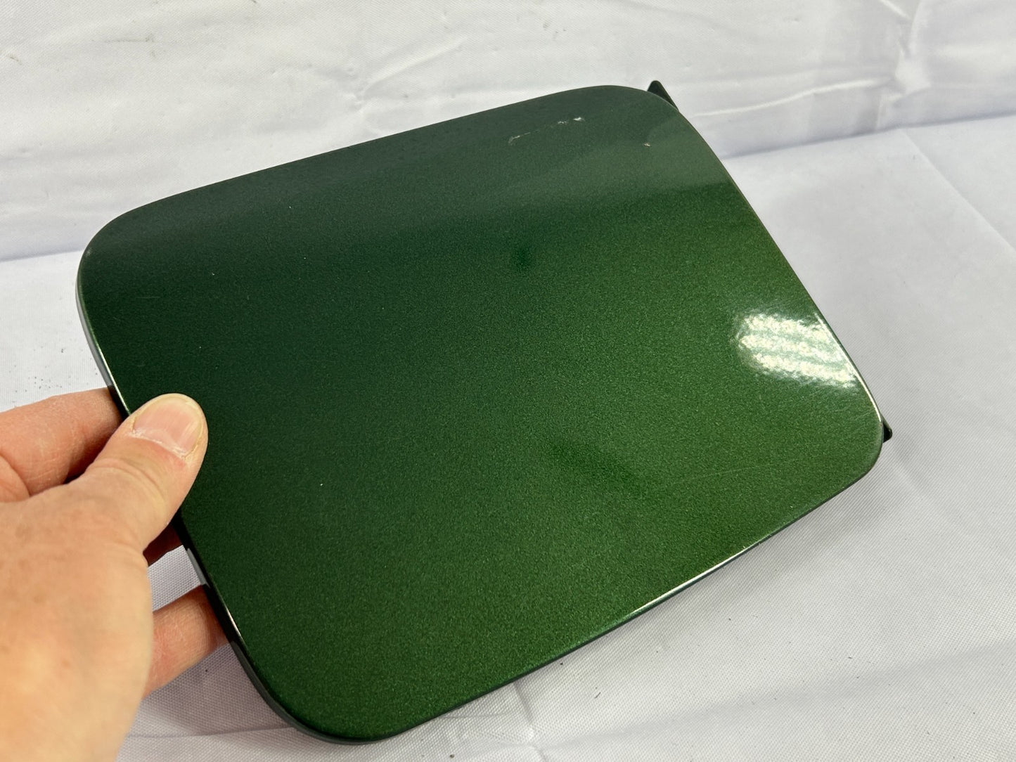 2002-2007 Subaru Impreza Rear Fuel Tank Filler Door Lid Assembly OEM 57601FE000