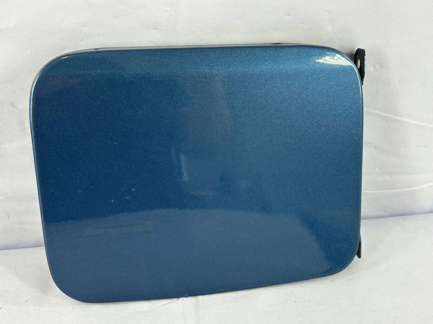2002-2007 Subaru Impreza Gas Fuel Tank Filler Door Lid Assembly OEM 57601FE010