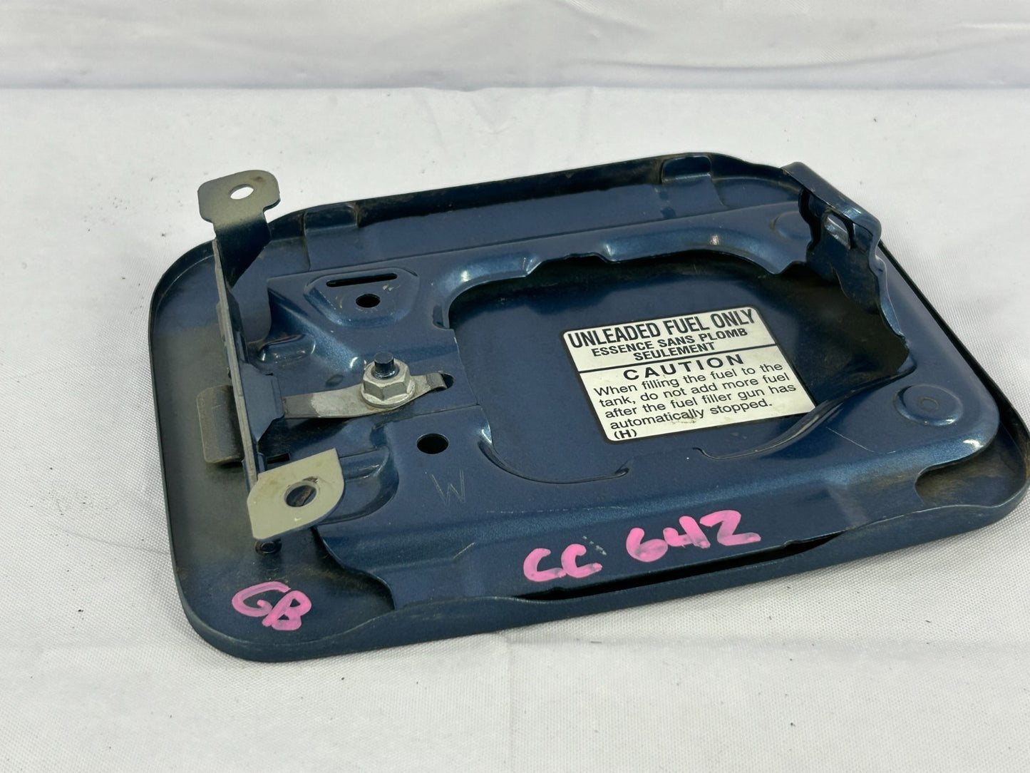 2002-2007 Subaru Impreza Gas Fuel Tank Filler Door Lid Assembly OEM 57601FE010