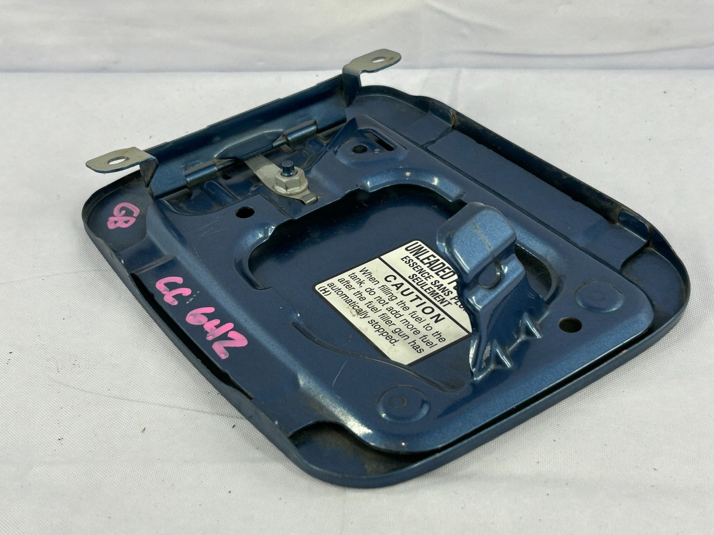 2002-2007 Subaru Impreza Gas Fuel Tank Filler Door Lid Assembly OEM 57601FE010