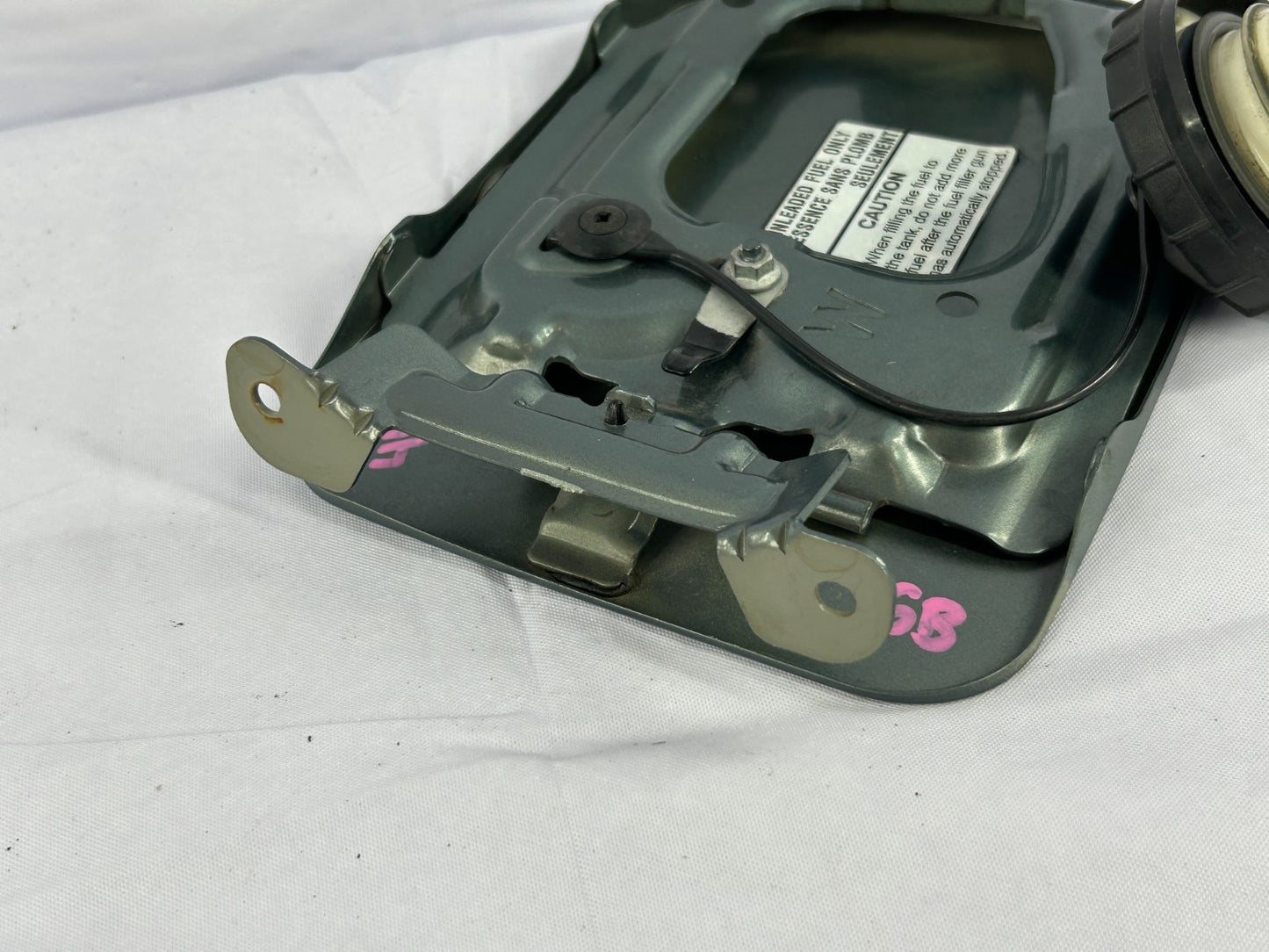 2000-2004 Subaru Outback Gas Fuel Tank Filler Door Lid W/Gas Cap  OEM 57601AE020