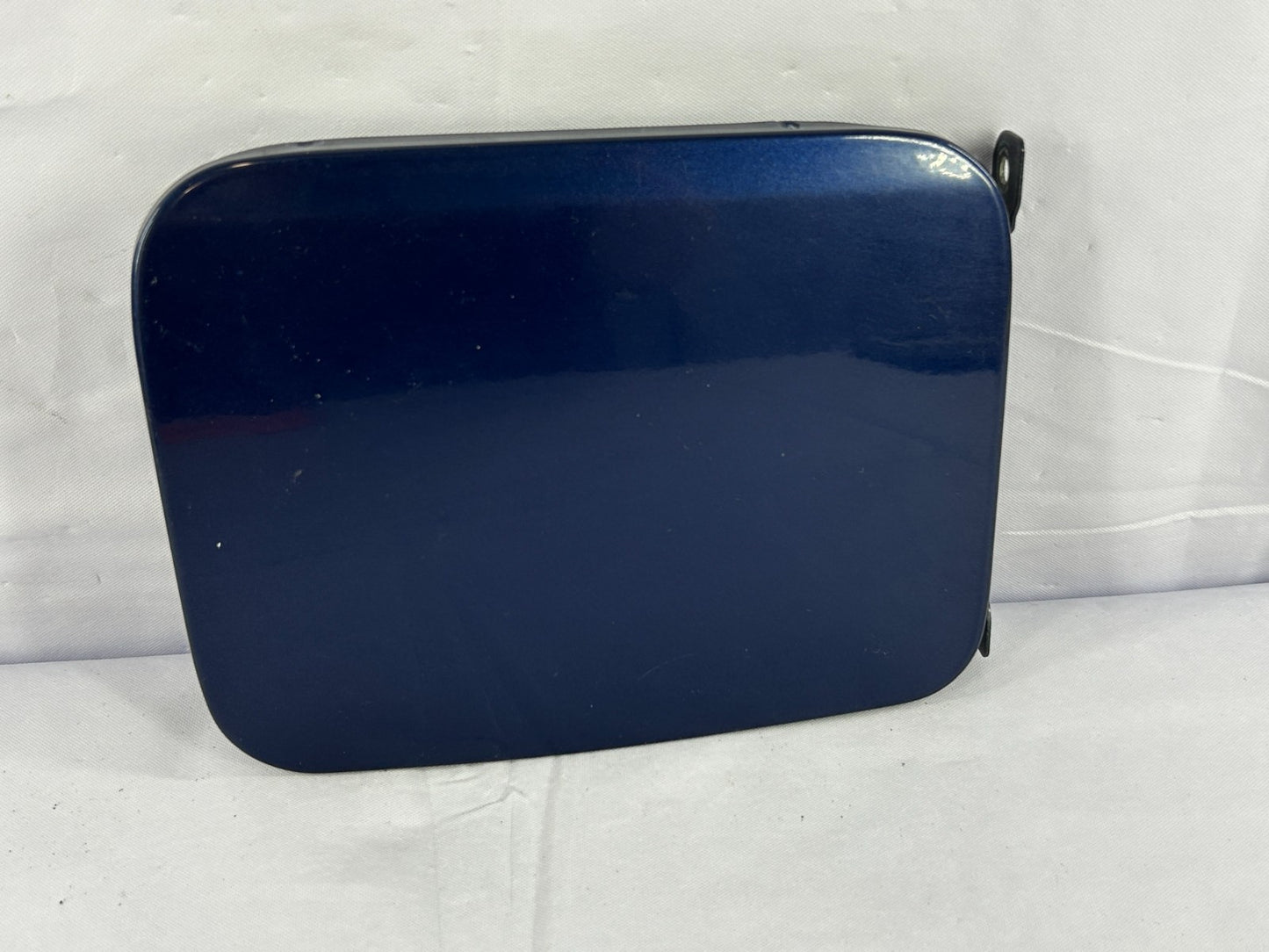 2002-2007 Subaru Impreza Gas Fuel Tank Filler Door Lid Assembly OEM 57601FE010