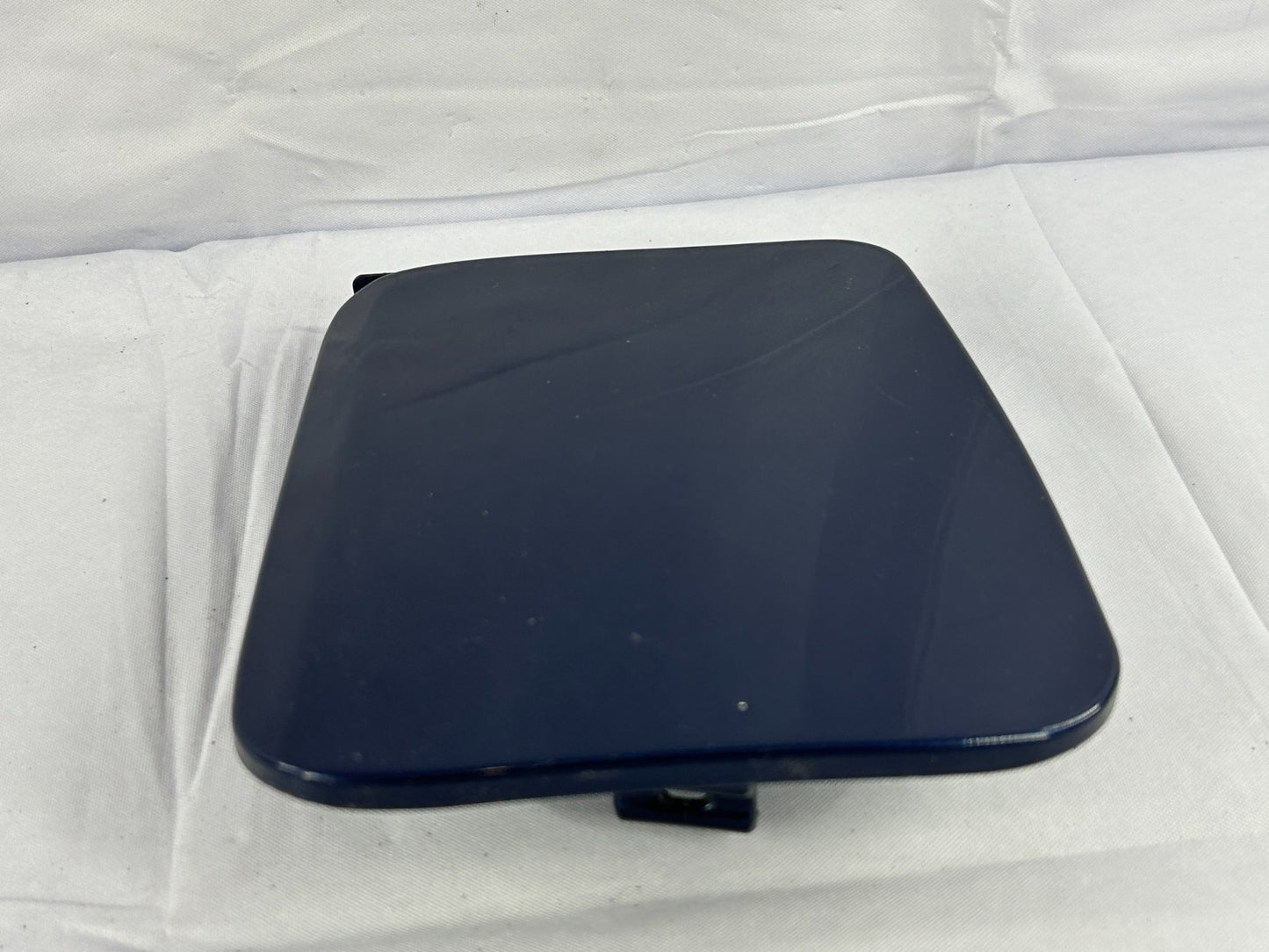 2002-2007 Subaru Impreza Gas Fuel Tank Filler Door Lid Assembly OEM 57601FE010
