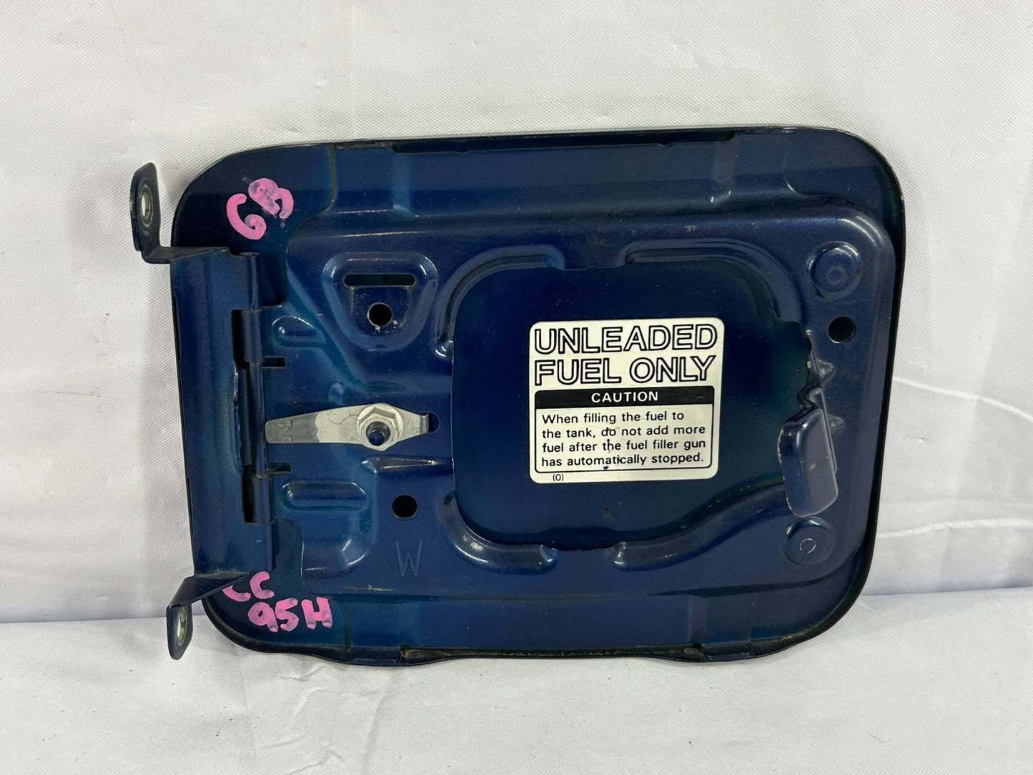 2002-2007 Subaru Impreza Gas Fuel Tank Filler Door Lid Assembly OEM 57601FE010