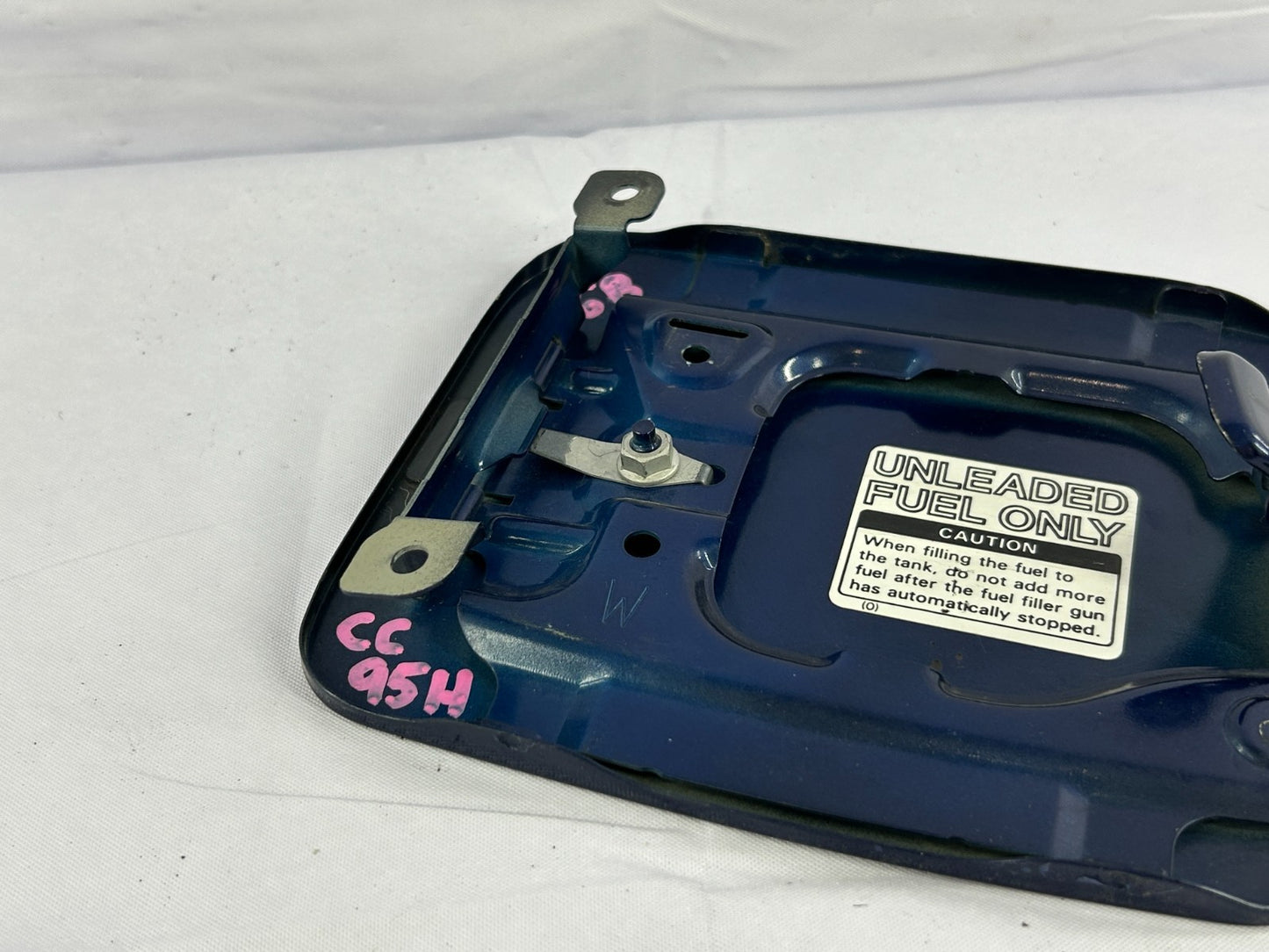 2002-2007 Subaru Impreza Gas Fuel Tank Filler Door Lid Assembly OEM 57601FE010
